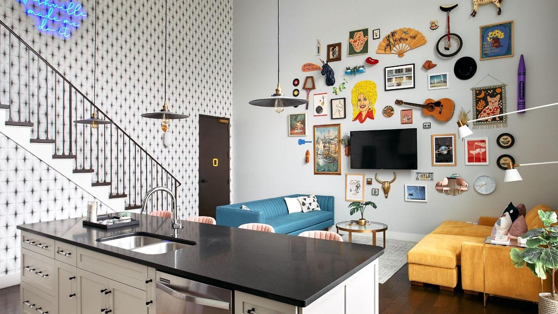 12 South Penthouse, Coffee, Tacos & Views!