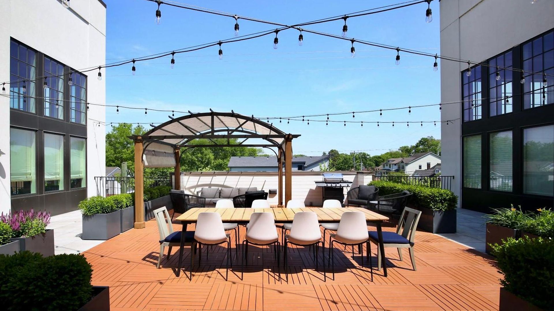 Stylish 2 Penthouse Walk To Shopping, Food, 1 Of 7 Themed Lofts At Cowrite, Find Coffee And Tacos Downstairs, Complimentary Spin Class, Walk To Shopping In 12 South, 10 Minutes To Broadway, Parking, 24 Hr Hospitality Apartment Nashville