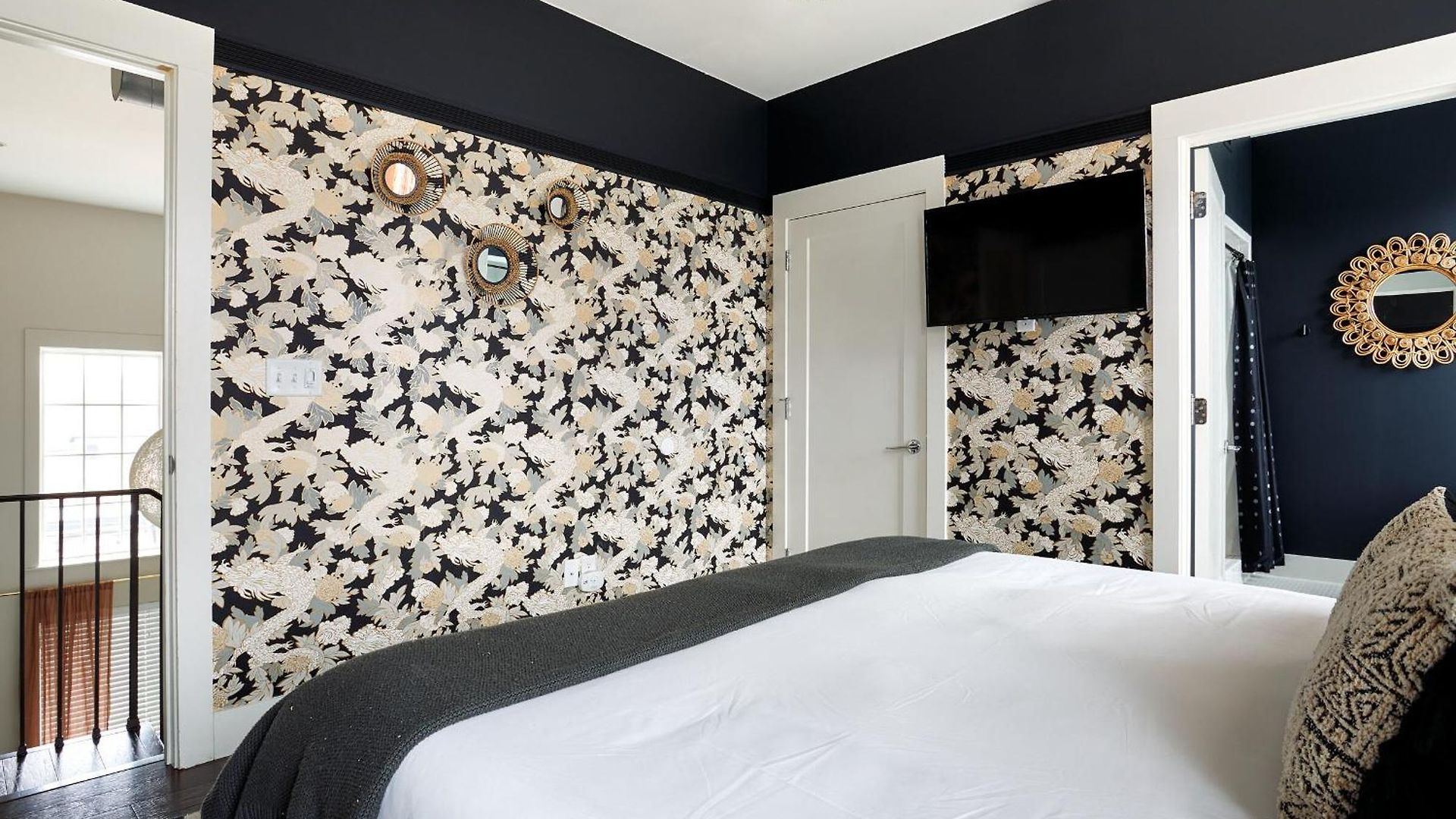 Apartment Stylish Boho Courtyard Loft With King Beds In 12s At 1 Of 7 Themed Lofts At Cowrite, Find Coffee And Tacos Downstairs, Complimentary Spin Class, Walk To Shopping In 12 South, 10 Minutes To Broadway, Parking, 24 Hr Hospitality Nashville