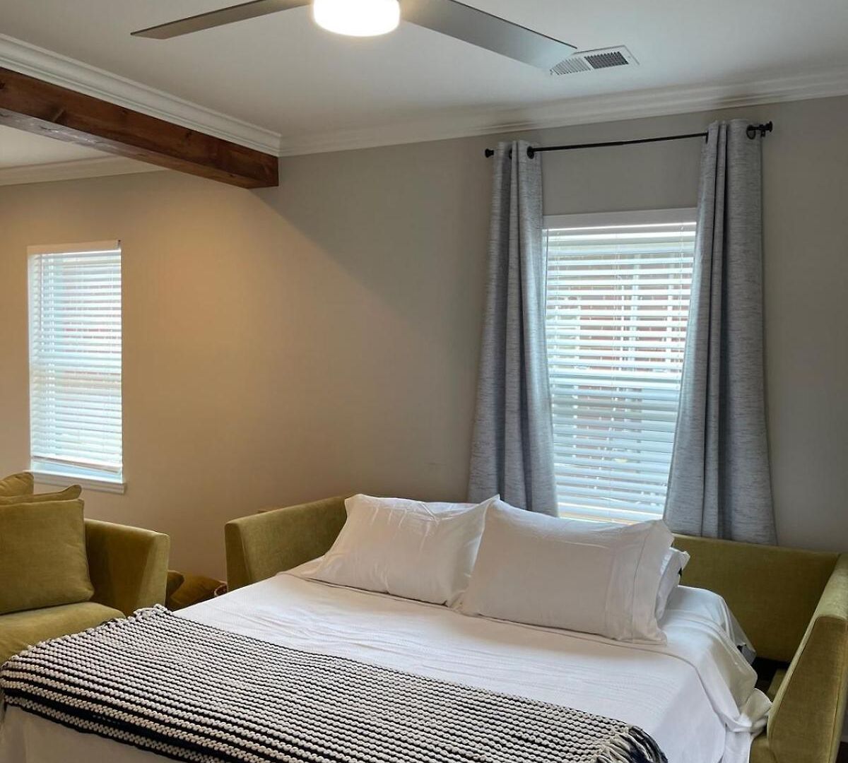 The Jefferson Weekend Haven Prime Location Apartment