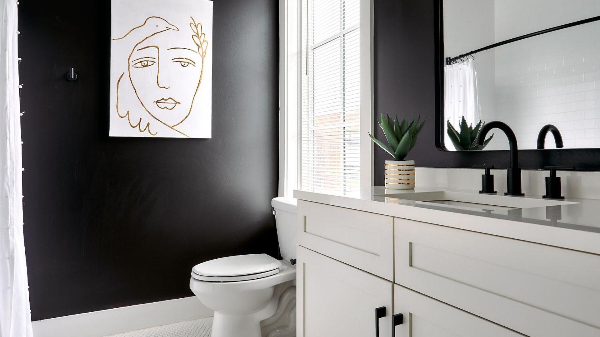 Stylish Boho Courtyard Loft With King Beds In 12s At 1 Of 7 Themed Lofts At Cowrite, Find Coffee And Tacos Downstairs, Complimentary Spin Class, Walk To Shopping In 12 South, 10 Minutes To Broadway, Parking, 24 Hr Hospitality Apartment Nashville