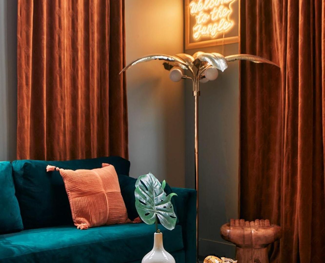 Upscale 12 South Penthouse With 2 Kings, Balcony 1 Of 7 Themed Lofts At Cowrite, Find Coffee And Tacos Downstairs, Complimentary Spin Class, Walk To Shopping In 12 South, 10 Minutes To Broadway, Parking, 24 Hr Hospitality Nashville