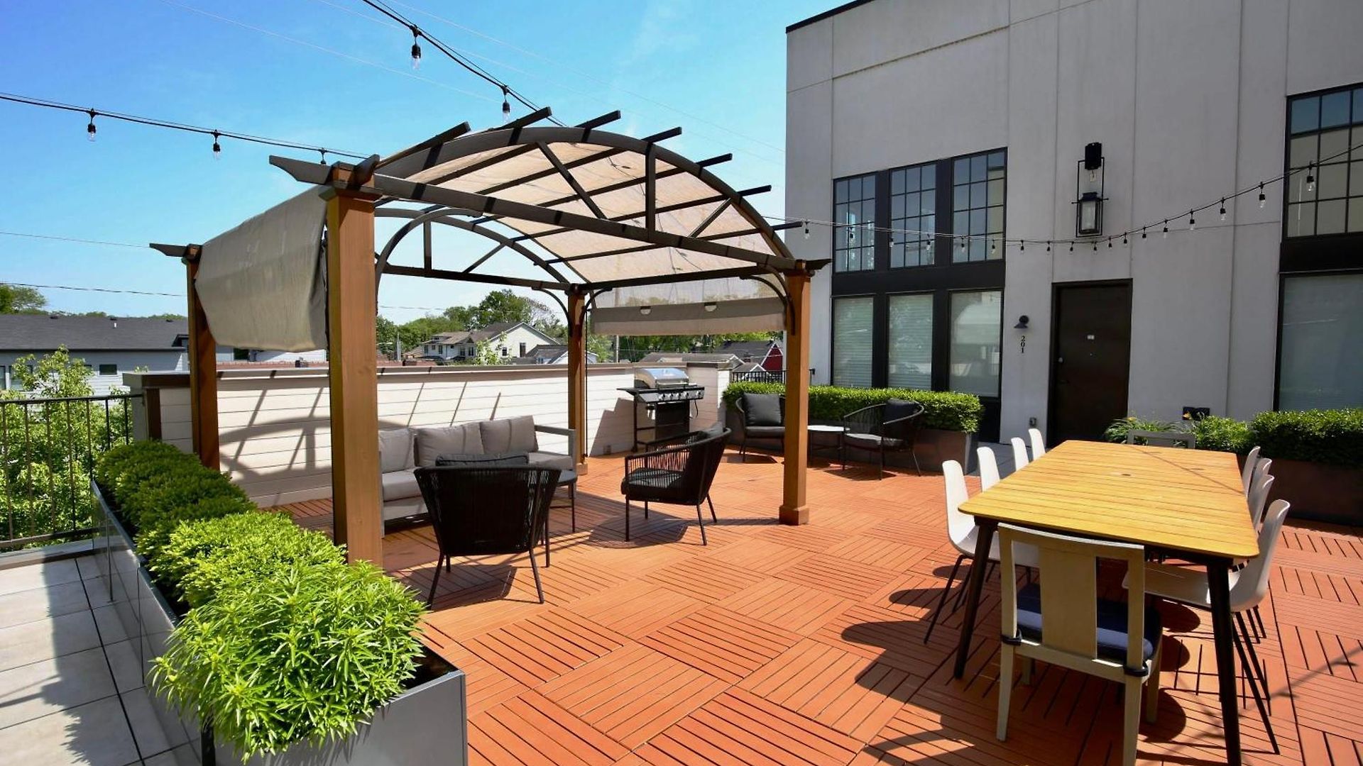Courtyard Penthouse, Kings Beds & Soaring Ceilings, 1 Of 7 Themed Lofts At Cowrite, Find Coffee And Tacos Downstairs, Complimentary Spin Class, Walk To Shopping In 12 South, 10 Minutes To Broadway, Parking, 24 Hr Hospitality Nashville
