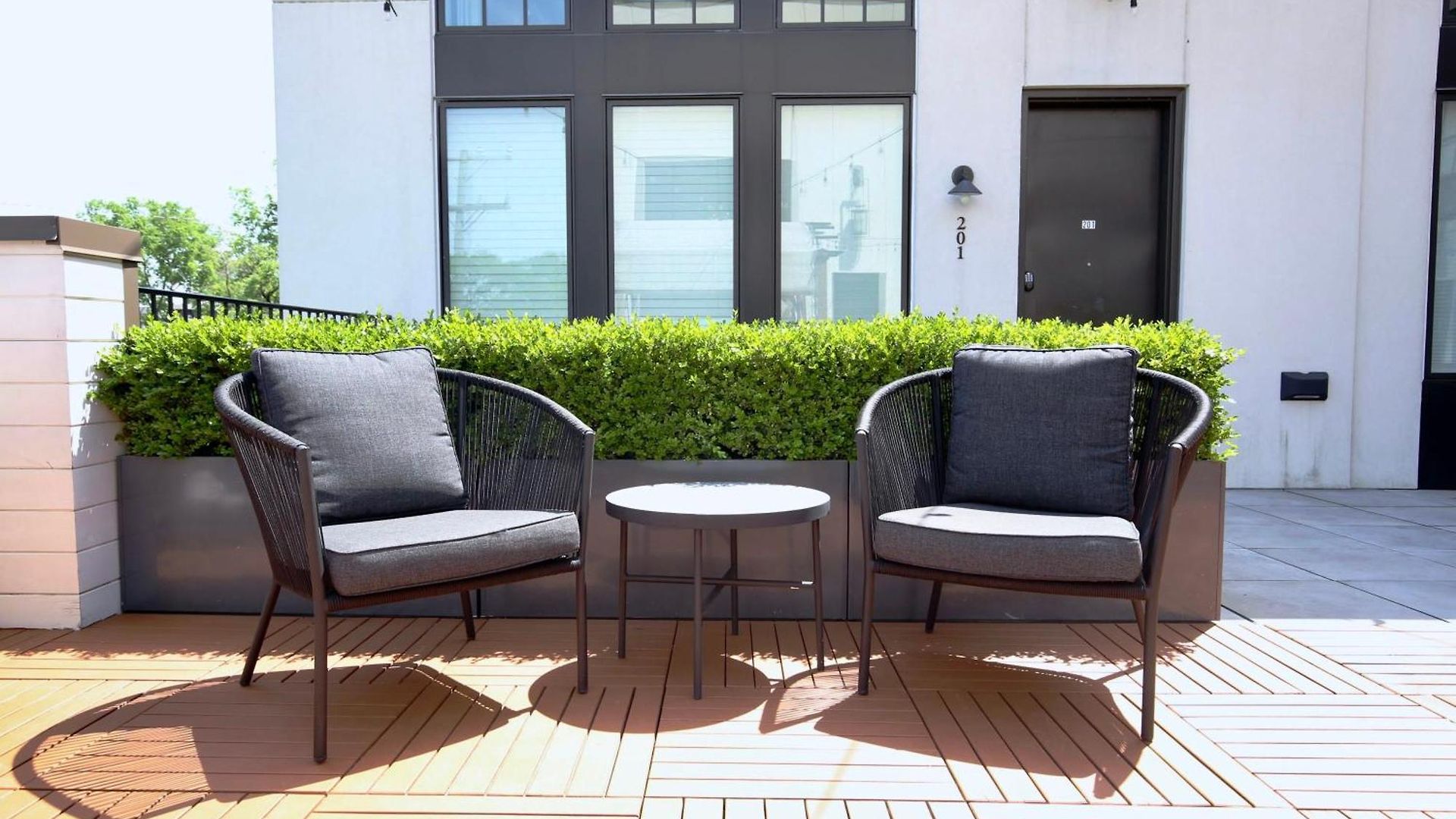 Courtyard Penthouse, Kings Beds & Soaring Ceilings, 1 Of 7 Themed Lofts At Cowrite, Find Coffee And Tacos Downstairs, Complimentary Spin Class, Walk To Shopping In 12 South, 10 Minutes To Broadway, Parking, 24 Hr Hospitality Apartment Nashville