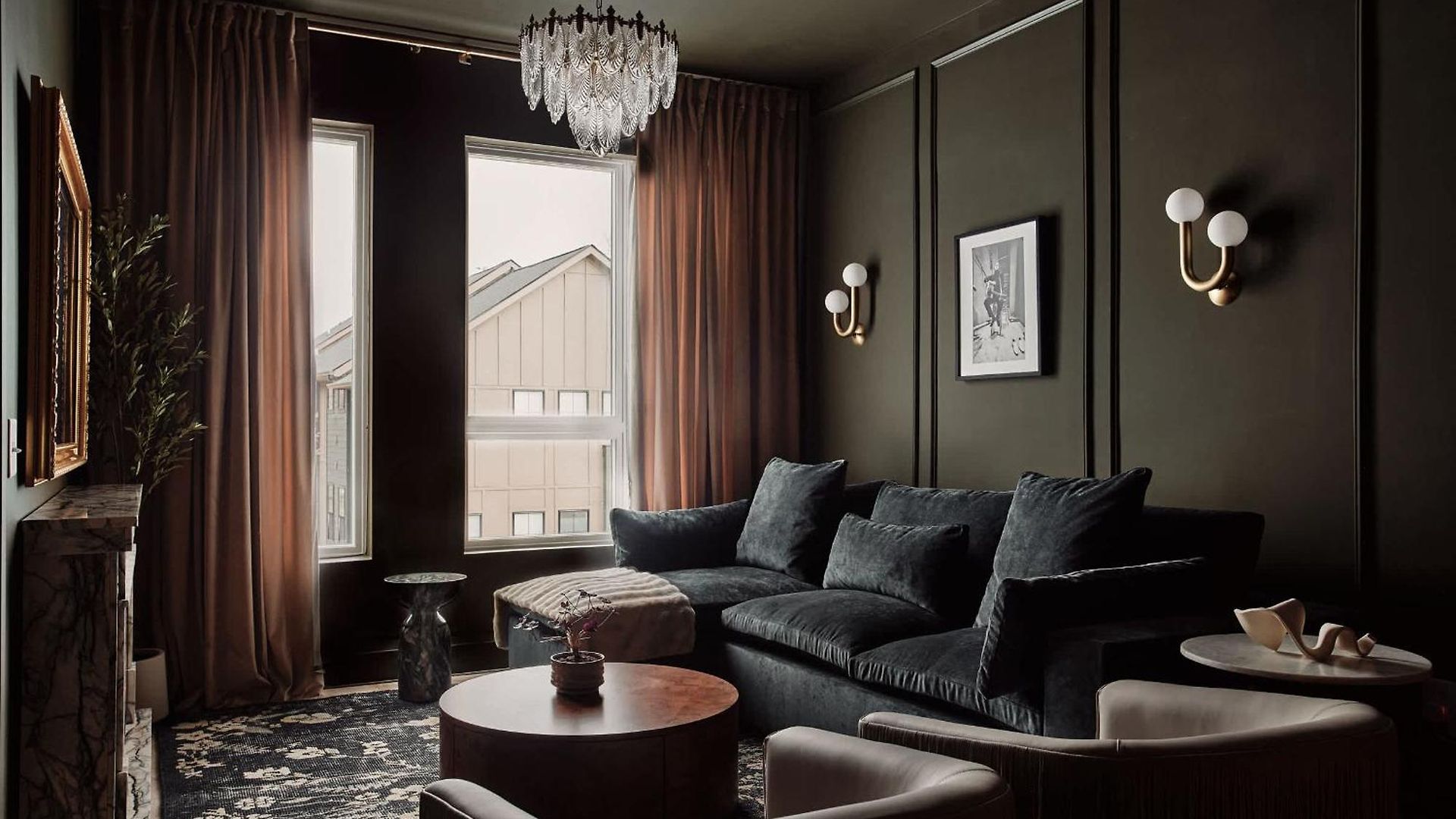 Dreamy With Fireplace, Rooftop, Gym, Parking, Sleeps 5 With King Bed, Sleeper Sofa, Hidden Bunk, Shared Rooftop And Gym, Free Dedicated Parking, Minutes To Broadway, Five Points & Grand Ole Opry, 24 Hr Hospitality