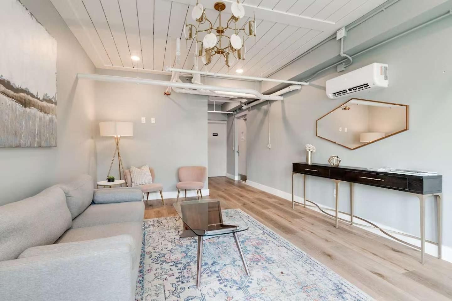 Holiday home Modern 2-bedroom In Nashville