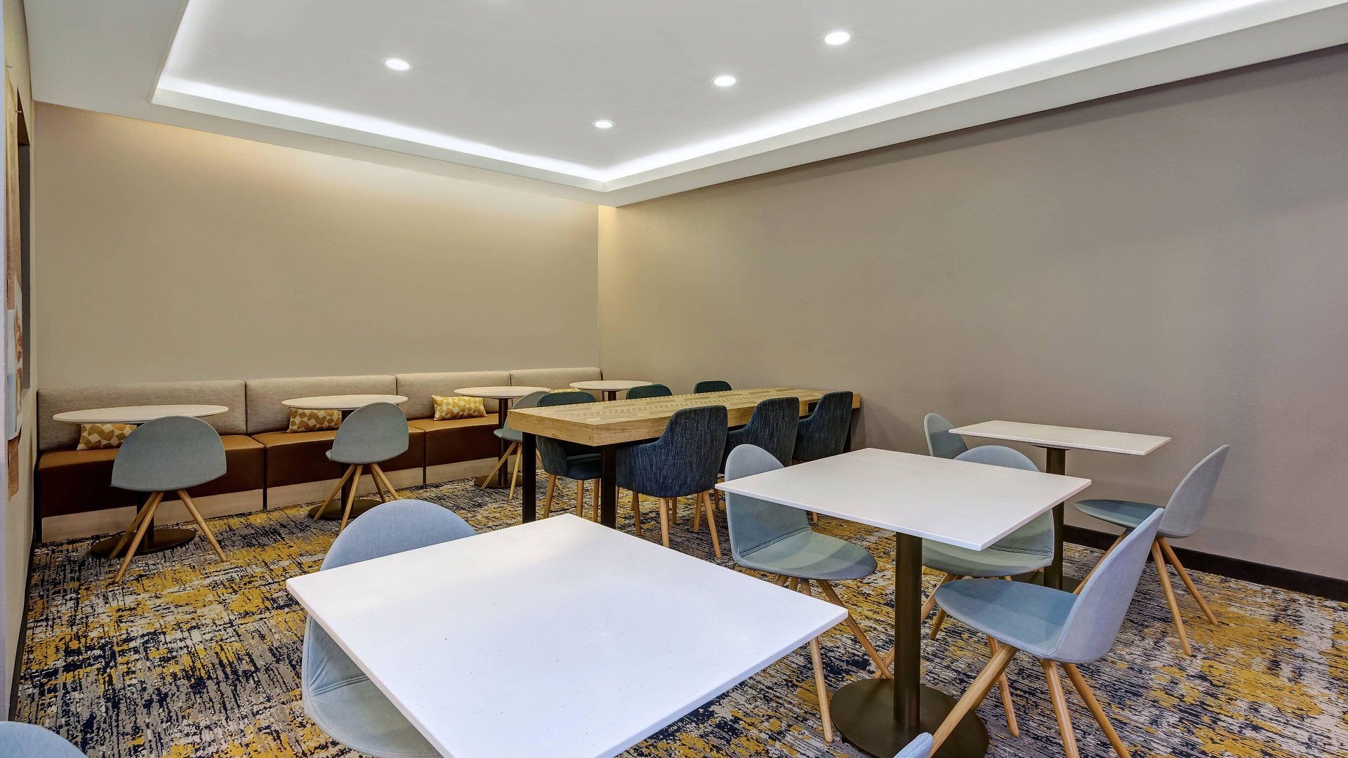 Hotel Towneplace By Marriott Airport