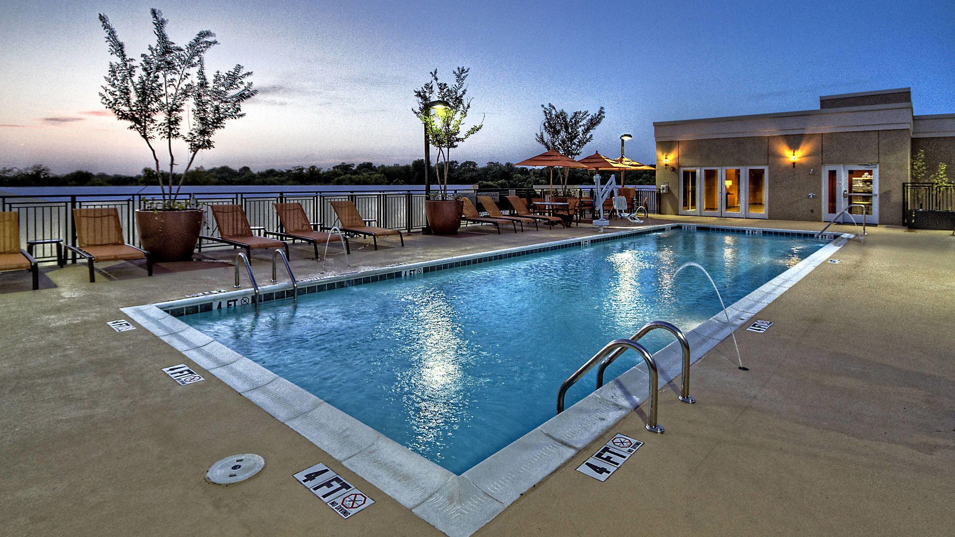 Courtyard By Marriott Hills Hotel 3*