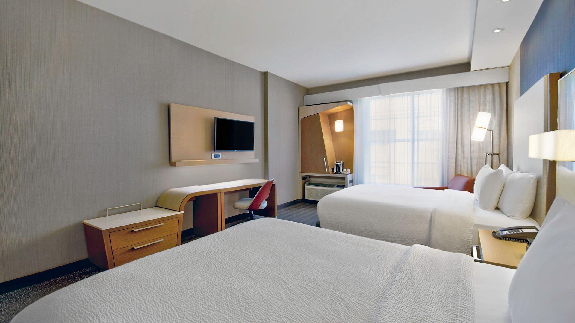 Courtyard By Marriott Hills Hotel