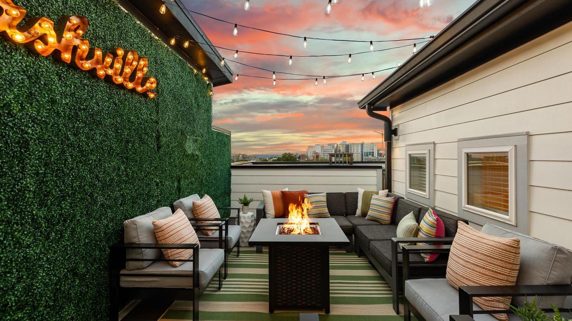 Private Rooftop Near Vanderbilt Only 2 Miles From Downtown Nashville