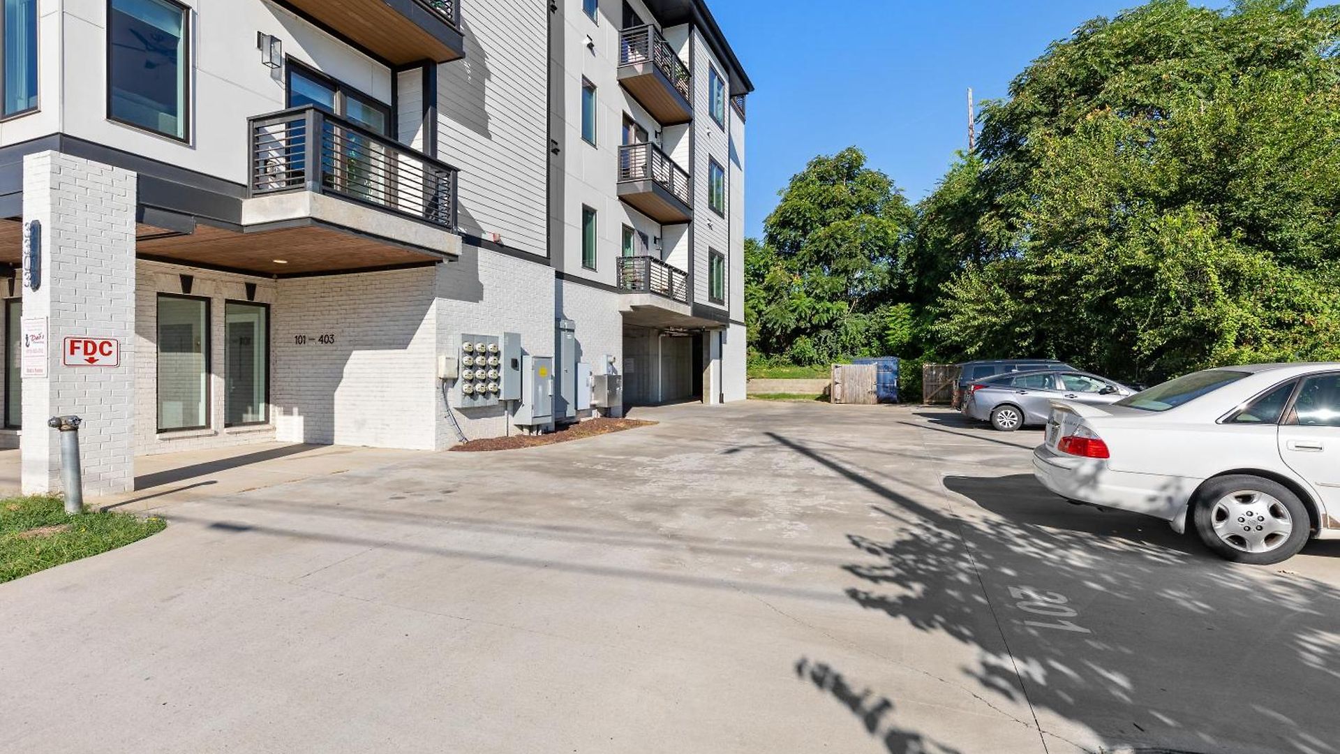 Apartment Only 4 Miles To Broadway With Free Parking And Tvs In Bedrooms