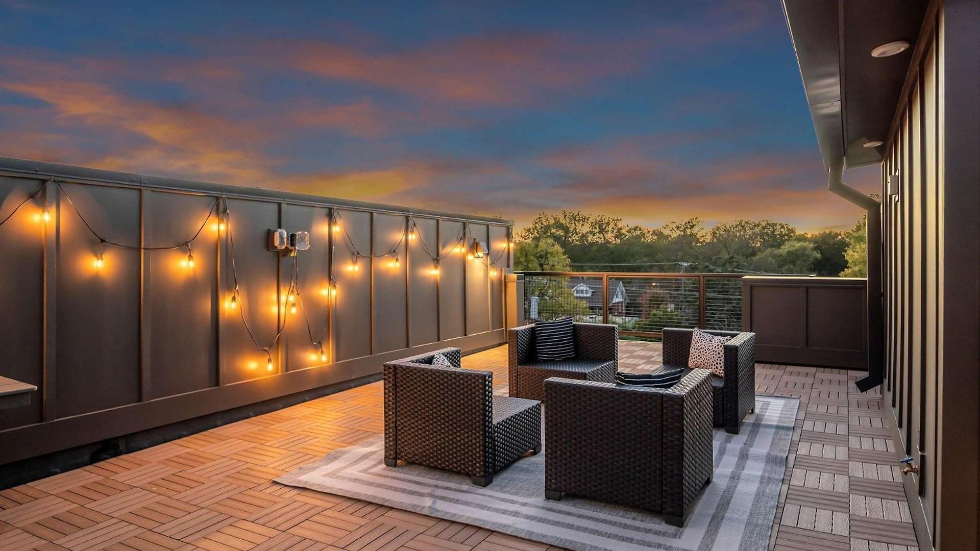 Holiday home New 2 Luxe Townhomes With Rooftops Sleeps 24 Nashville