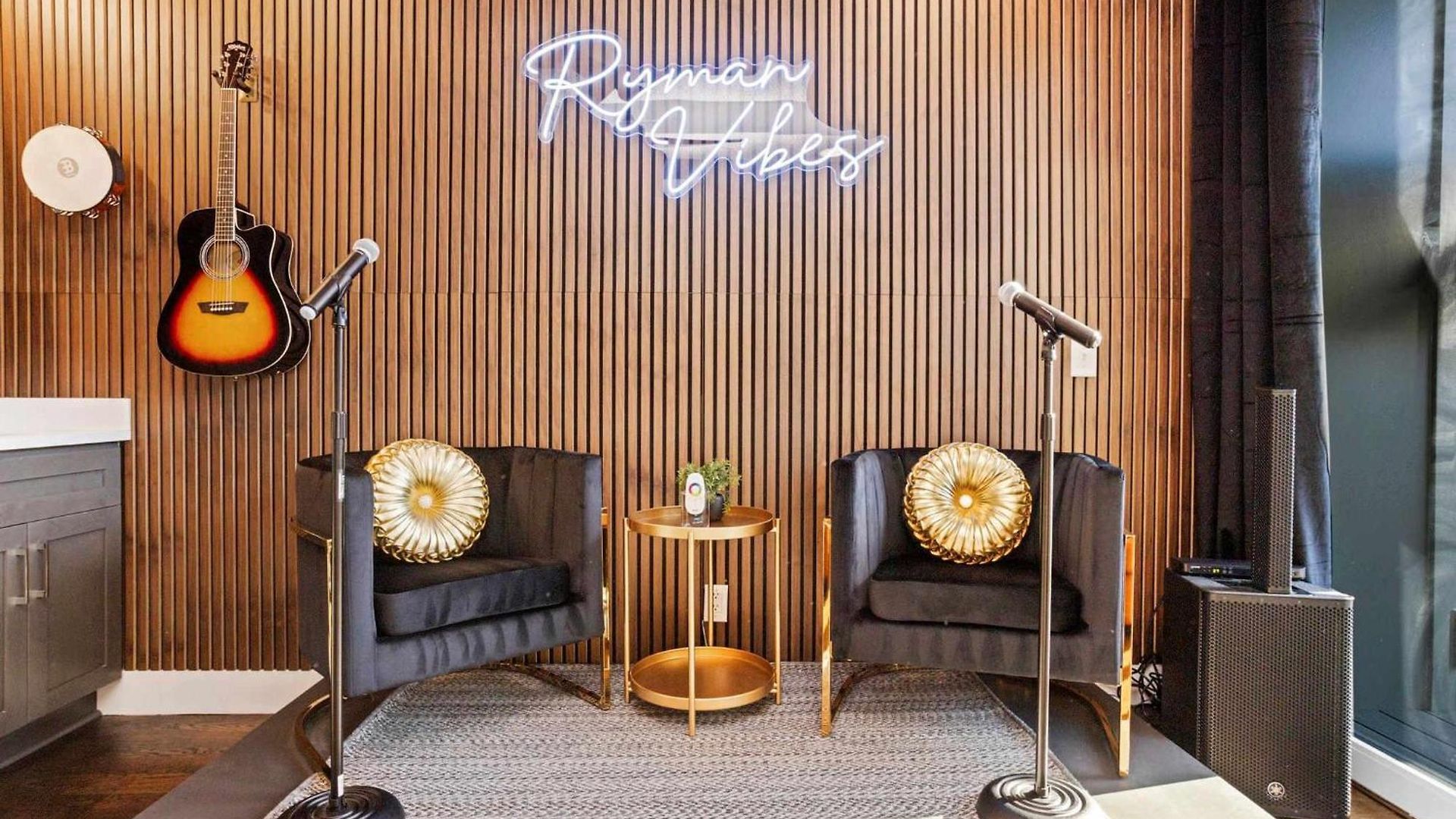 Iconic Ryman Revival - Pews Murals & Karaoke * Nashville