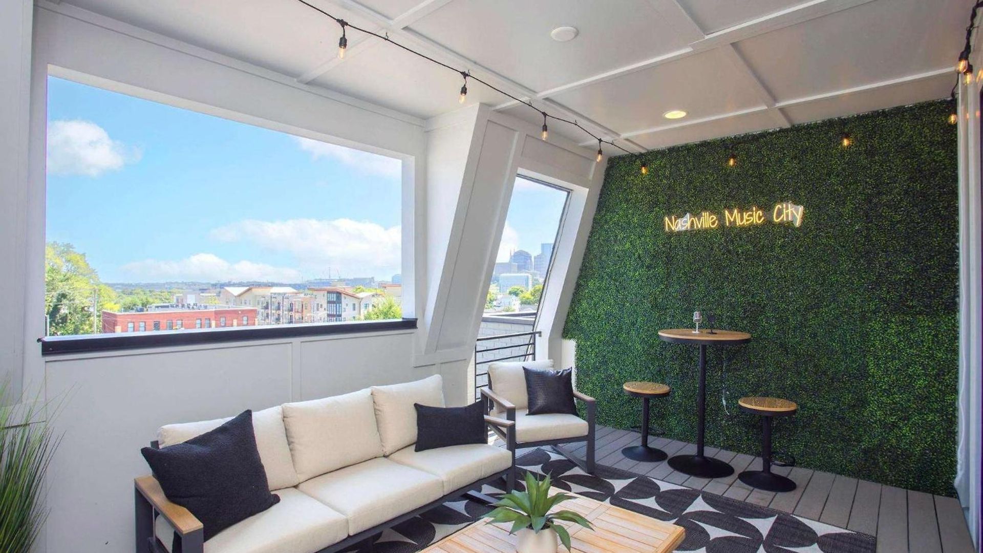 2 Adjacent Luxury Homes Rooftop Decks & Game Holiday home