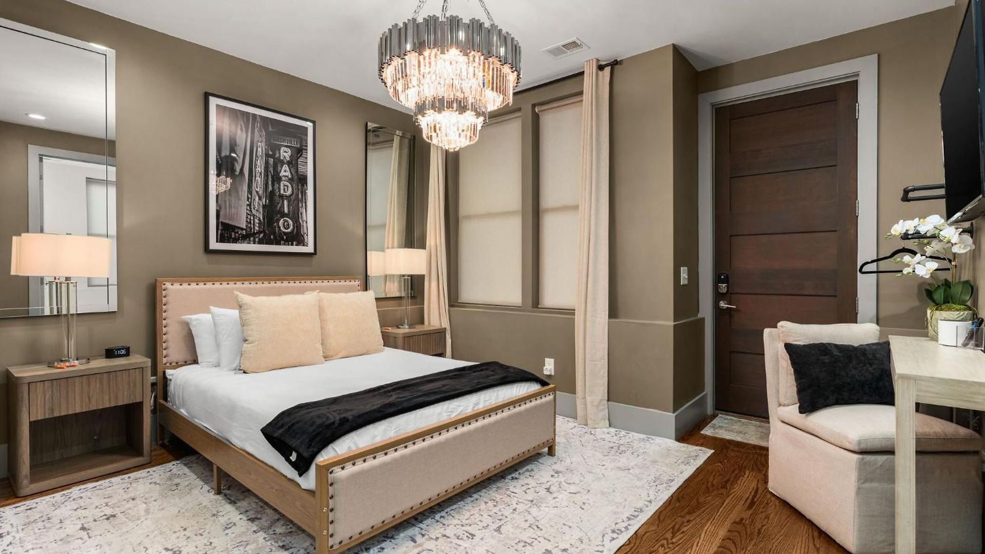 Luxe Getaway With Hot Tub Holiday home *