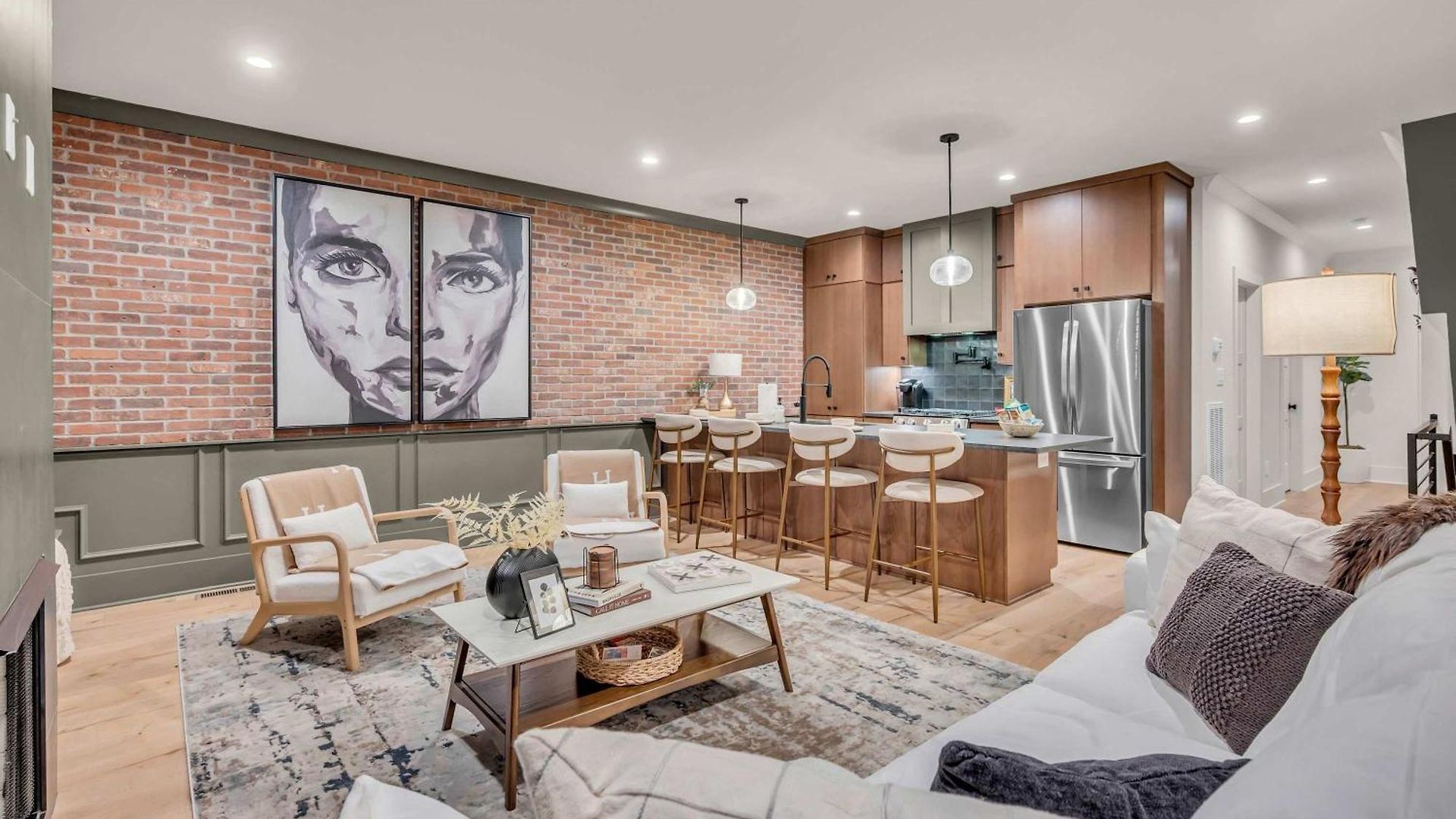 New 2 Luxe Townhomes With Rooftops Sleeps 24 Holiday home