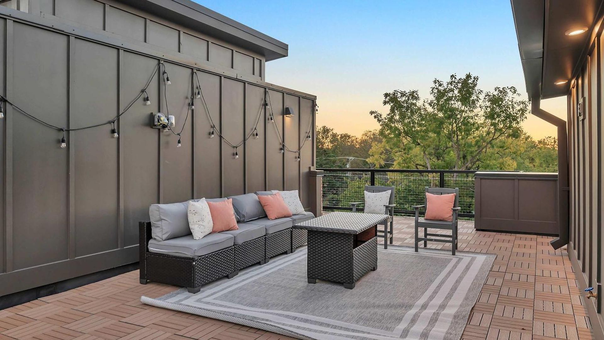 Holiday home New 2 Luxe Townhomes With Rooftops Sleeps 24