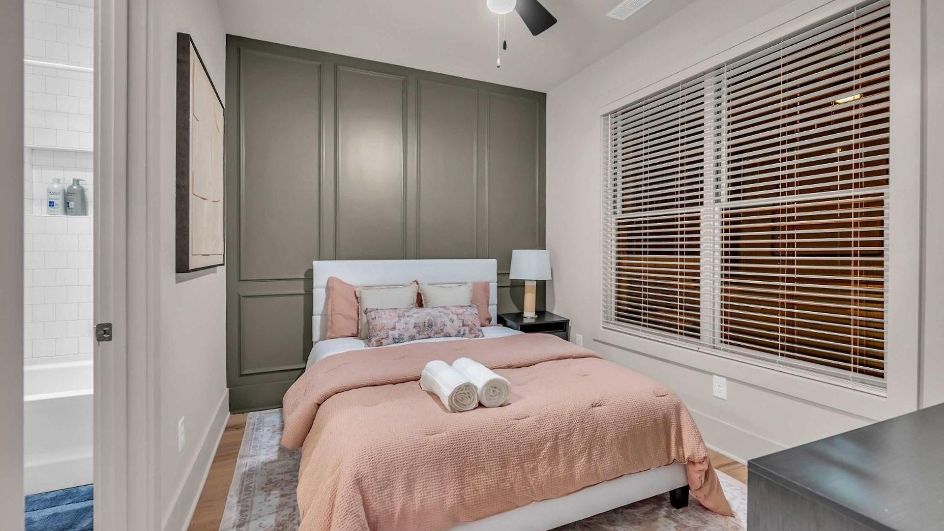 New 2 Luxe Townhomes With Rooftops Sleeps 24 Holiday home *