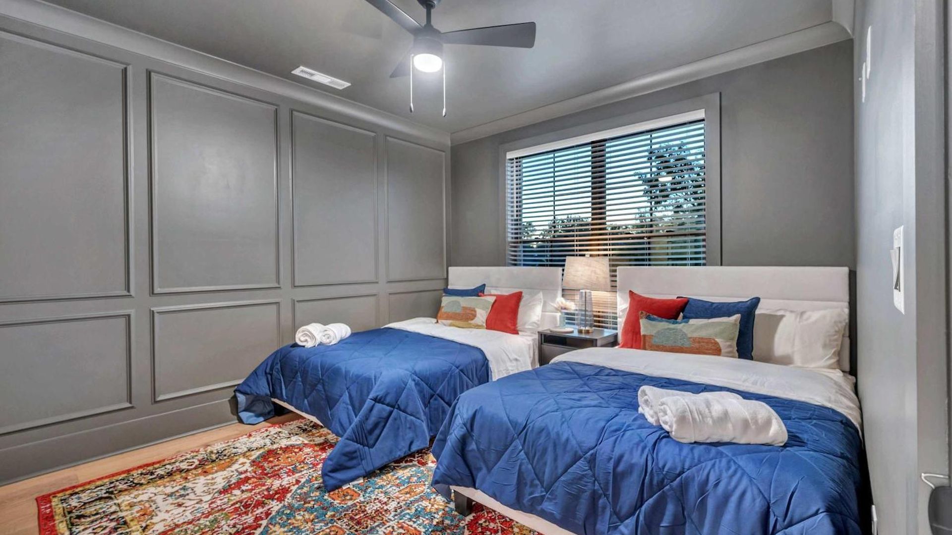 New 2 Luxe Townhomes With Rooftops Sleeps 24 Holiday home