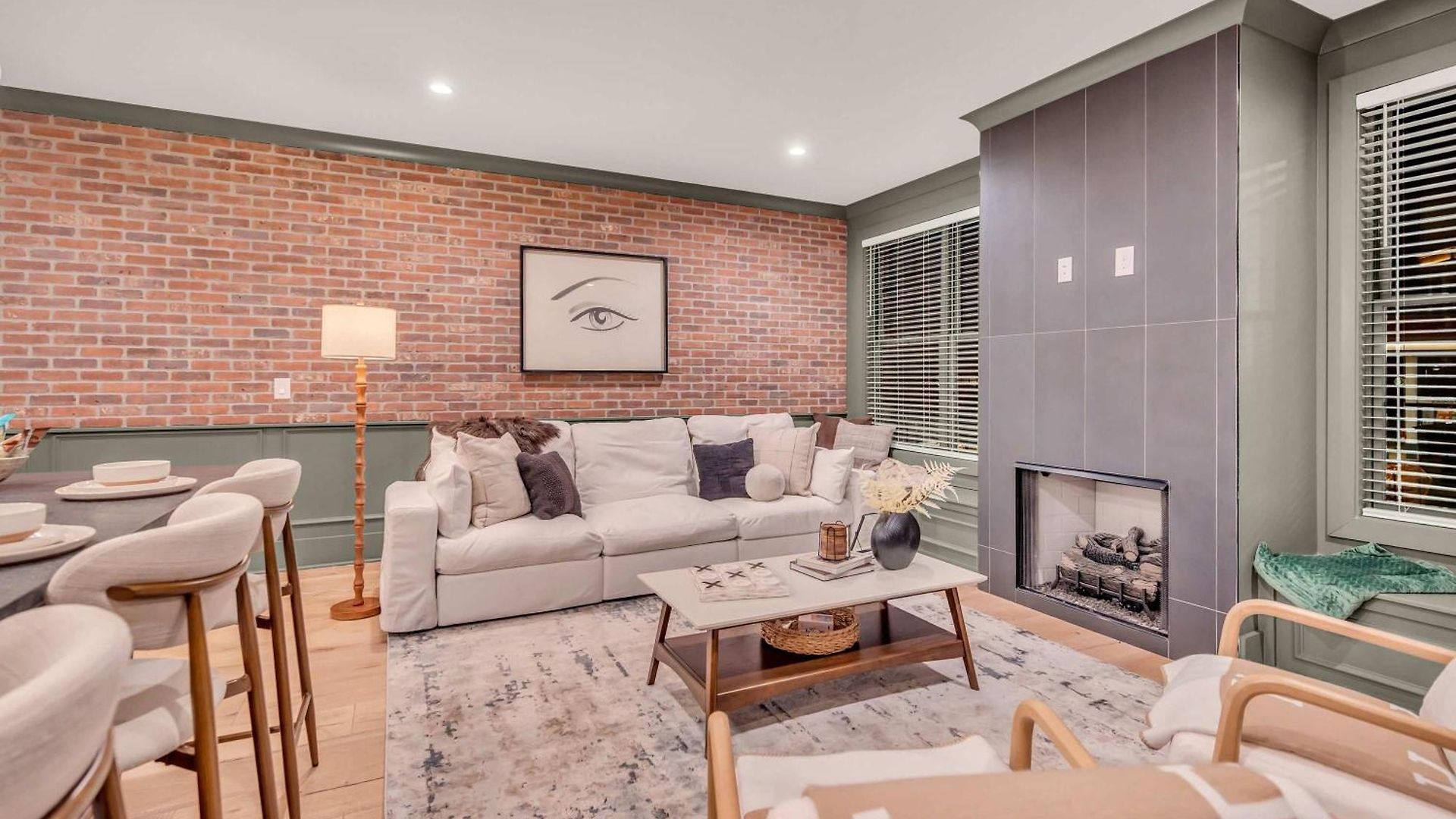 New Music Loft-style With Rooftop Views *