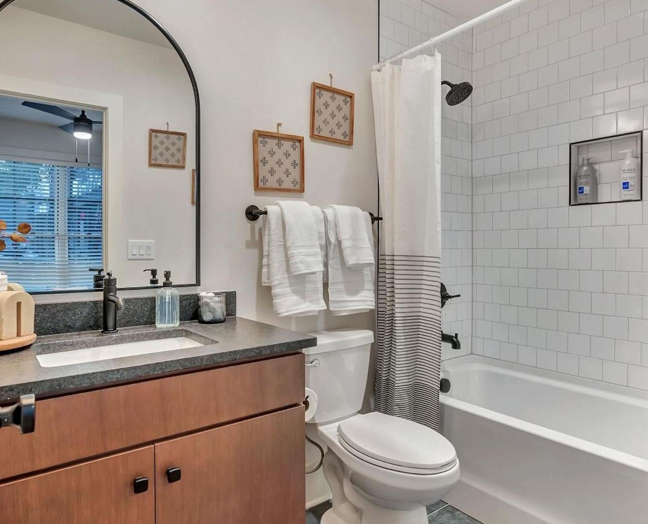 New 2 Luxe Townhomes With Rooftops Sleeps 24