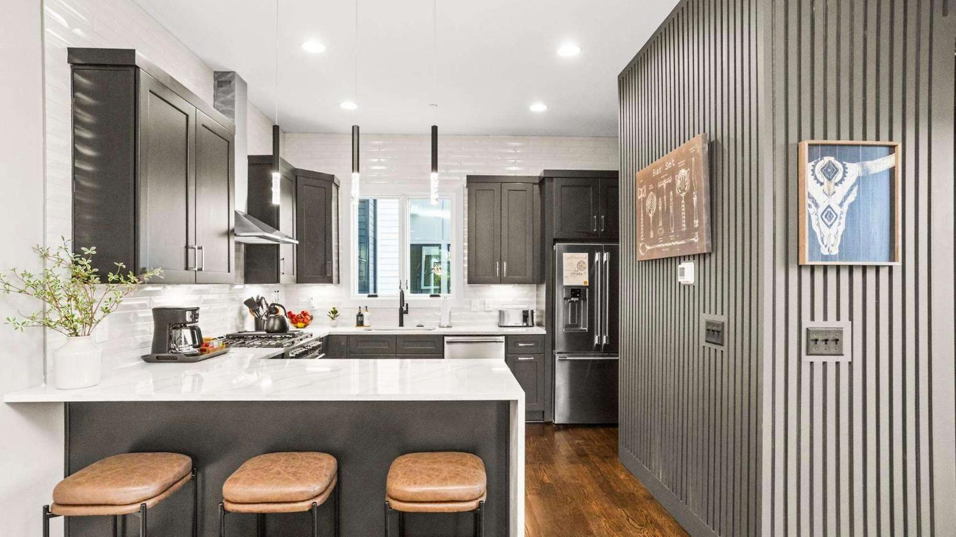 2 Adjacent Luxury Homes Rooftop Decks & Game Holiday home Nashville