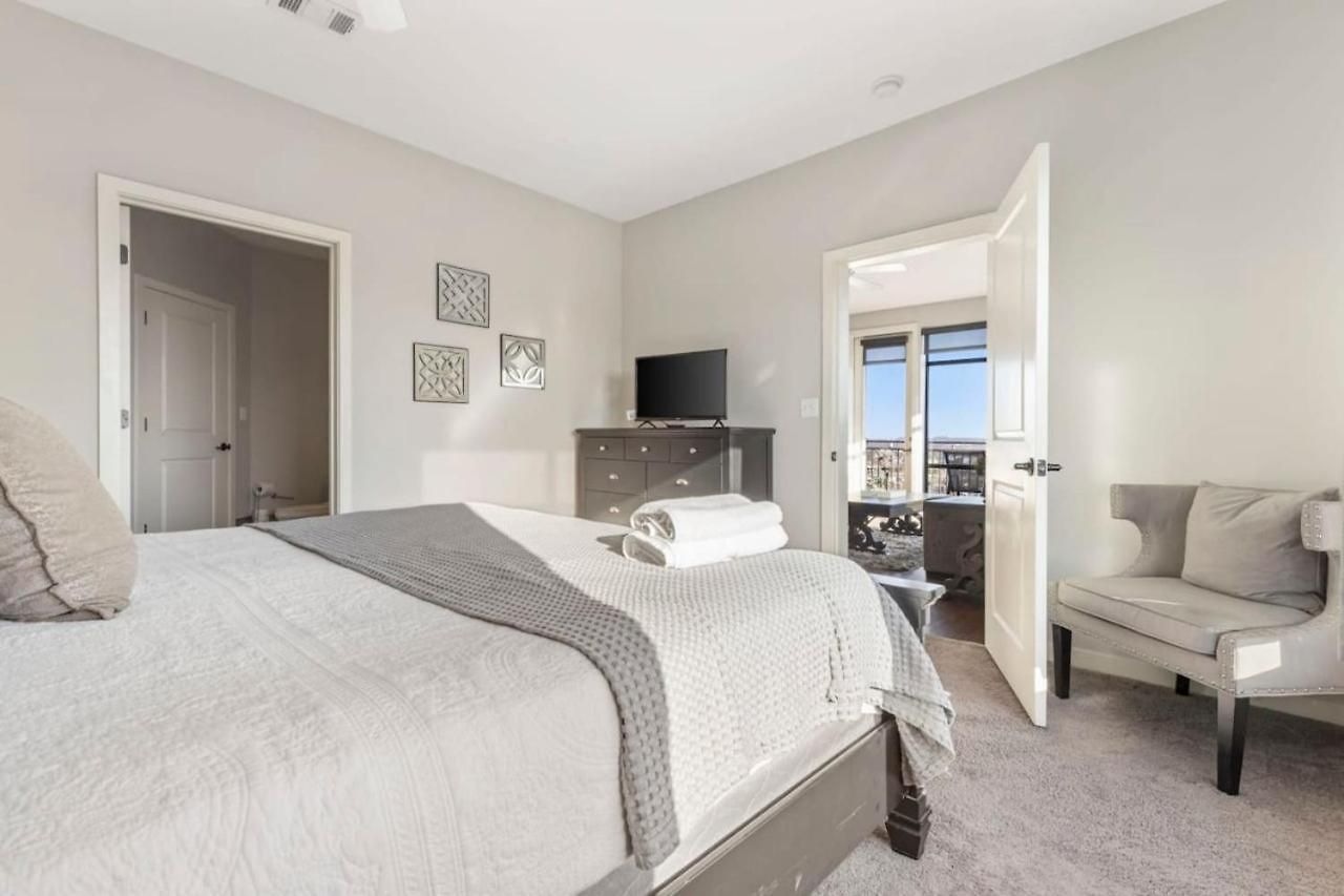 Holiday home Luxurious Downtown Corner Views 2 Bed 2bath 61 *