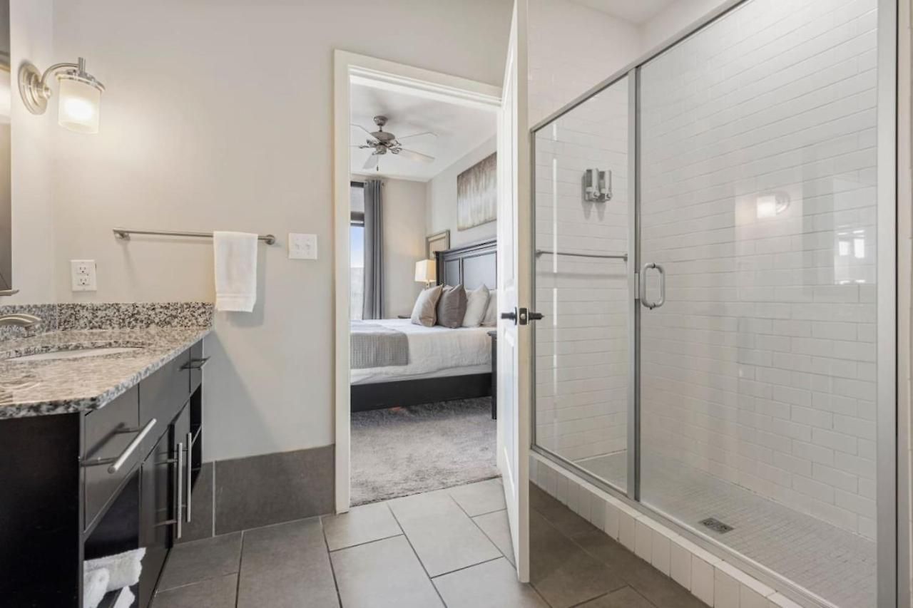 Luxurious Downtown Corner Views 2 Bed 2bath 61 Nashville