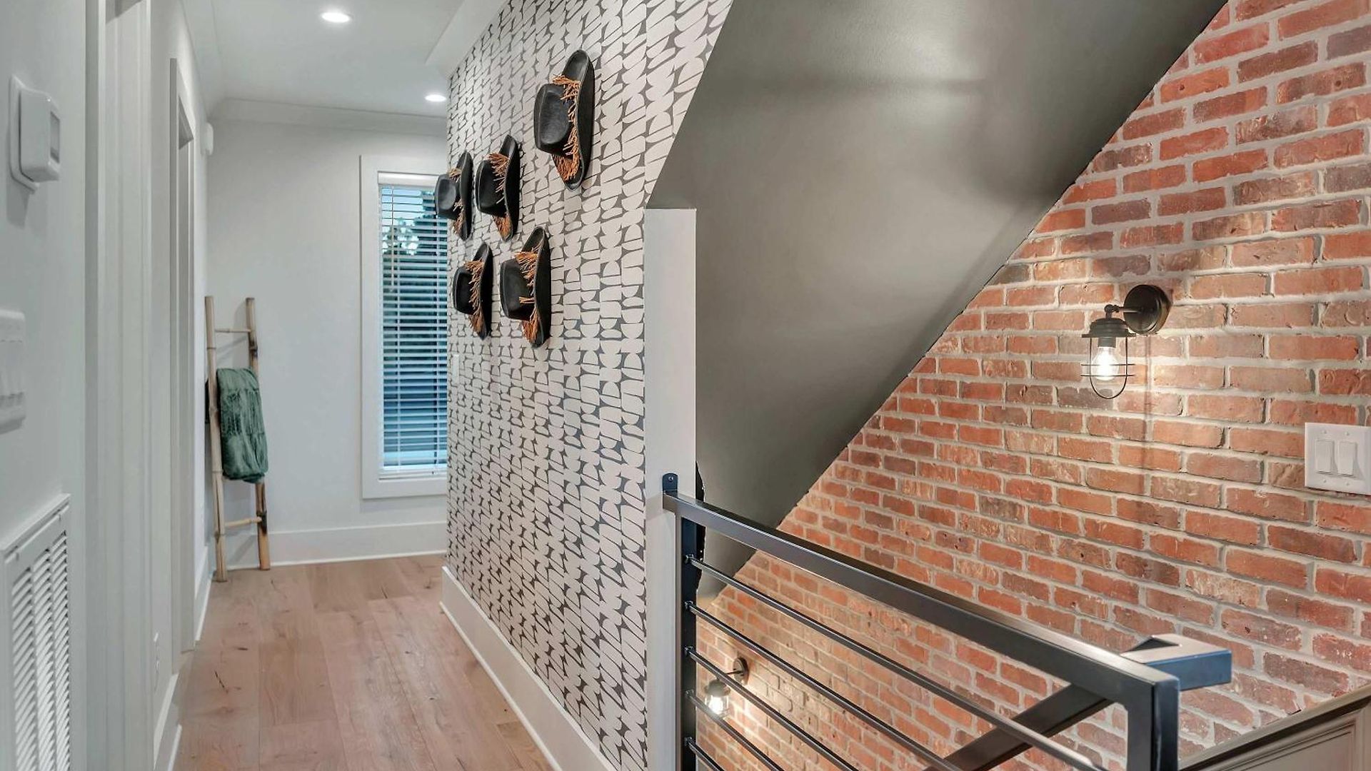 New Bright Modern Townhome With Rooftop & Garage
