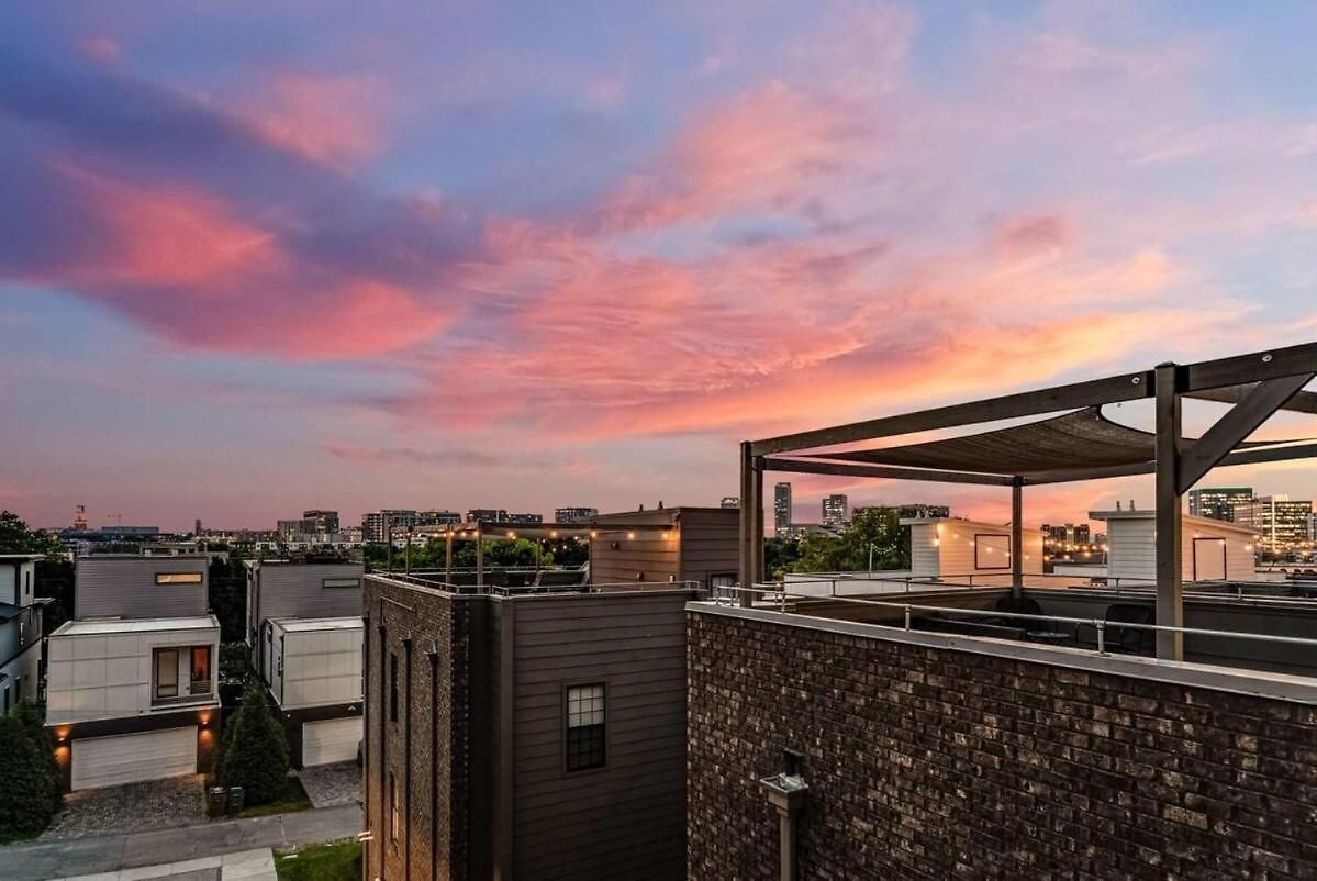2 Homes With Rooftops & Views Holiday home Nashville