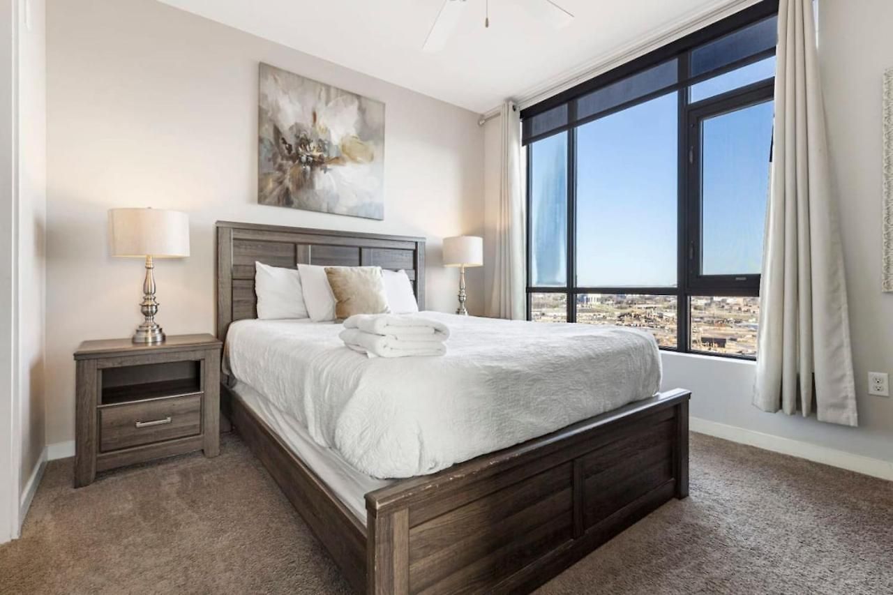 Holiday home Luxurious Downtown Corner Views 2 Bed 2bath 61 *