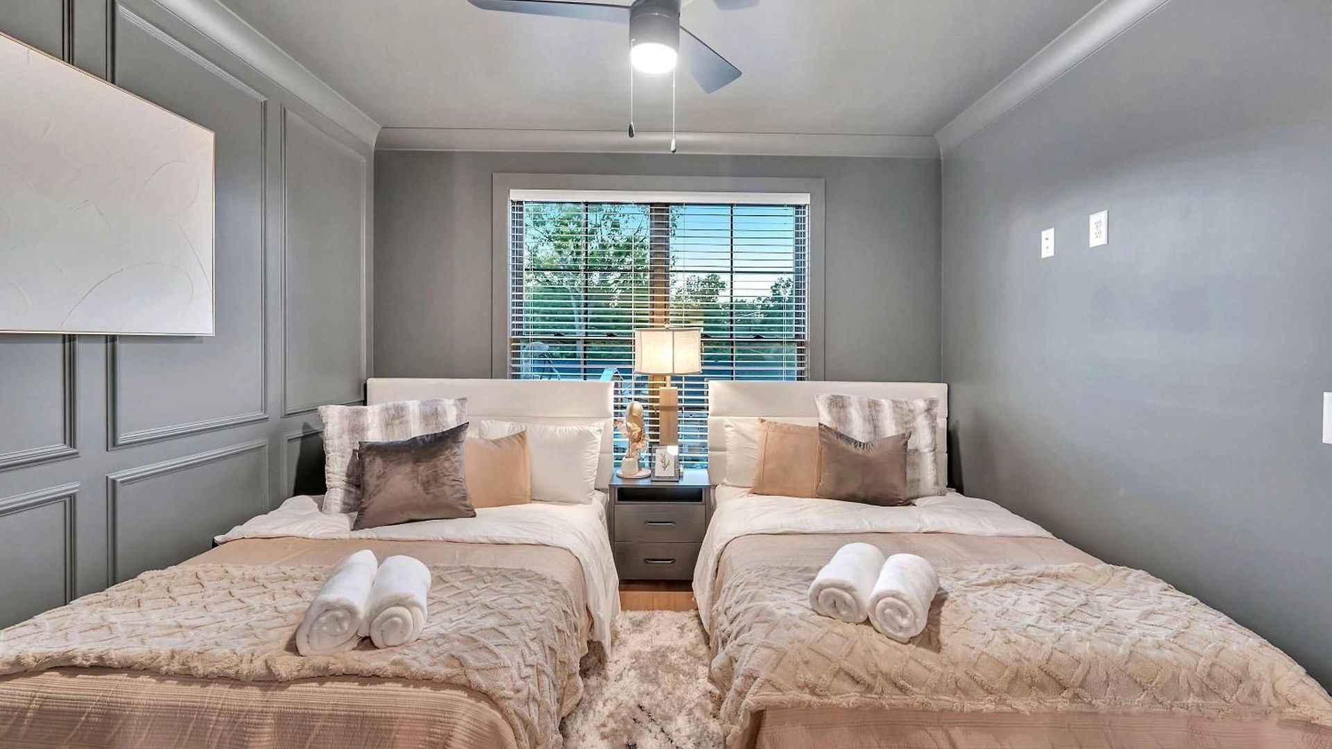 Holiday home New Bright Modern Townhome With Rooftop & Garage Nashville