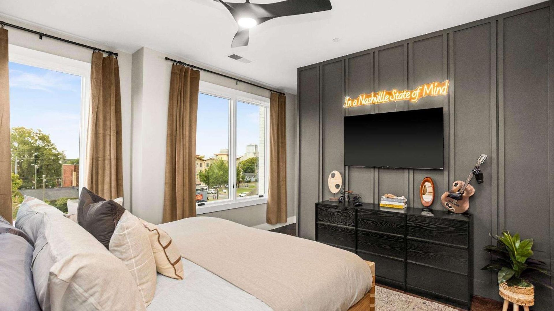 2 Adjacent Luxury Homes Rooftop Decks & Game Holiday home Nashville