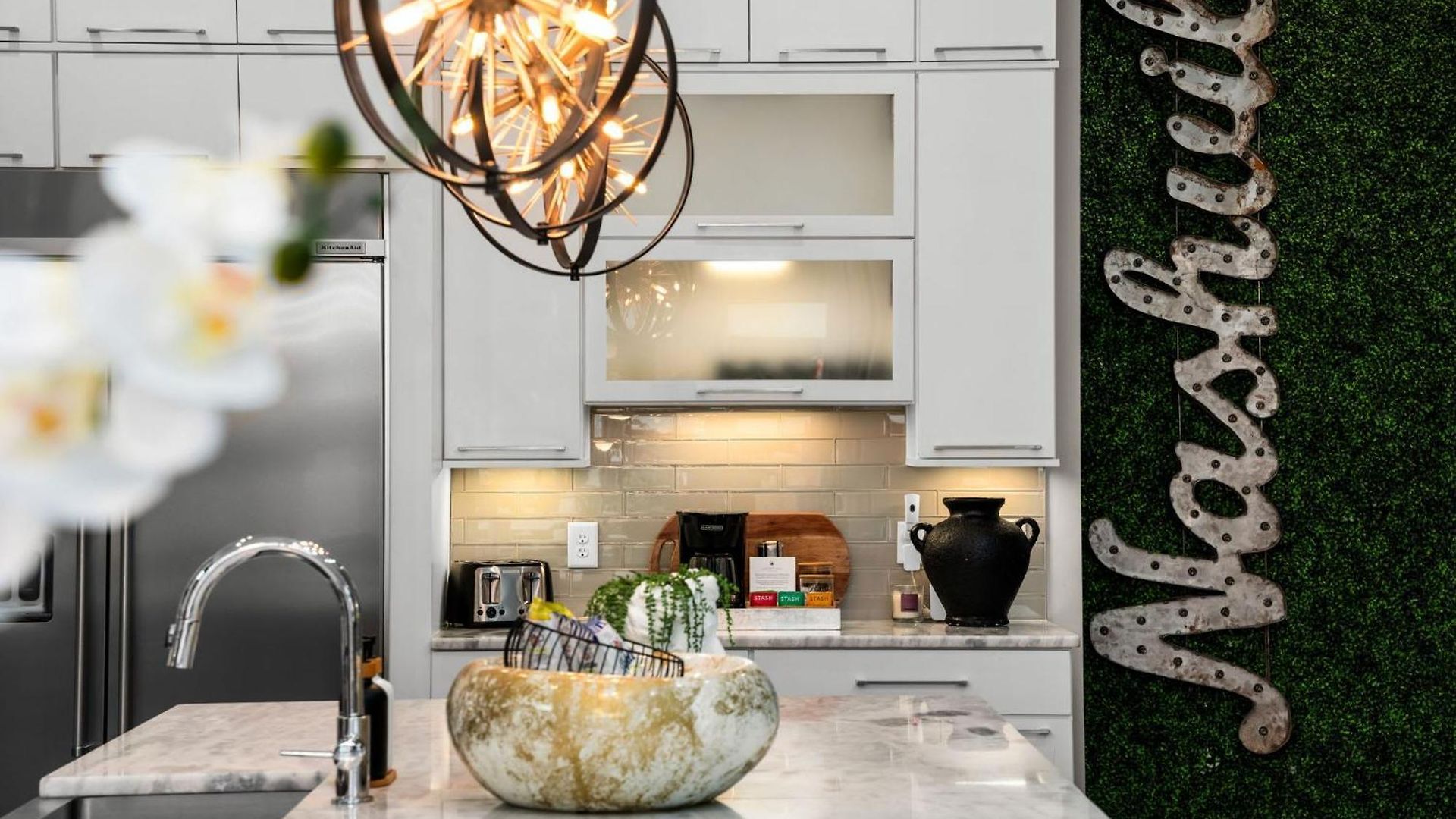 Luxe Getaway With Hot Tub Holiday home *