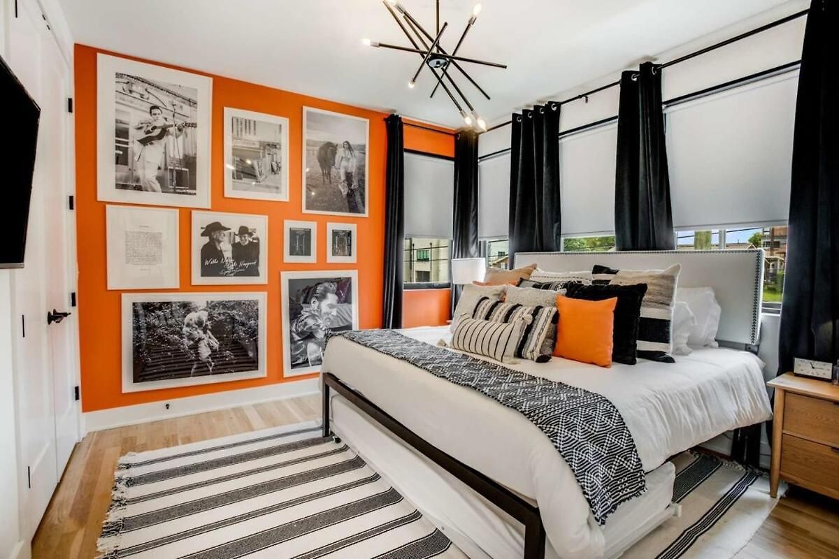 Holiday home 2 Homes With Rooftops & Views Nashville