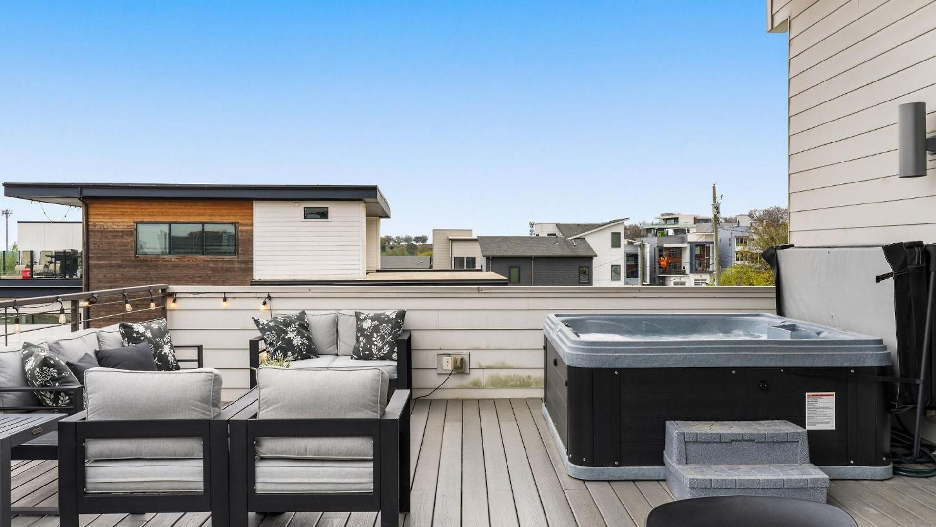 Holiday home Luxe Getaway With Hot Tub *