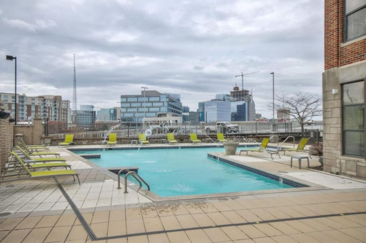 Luxurious Downtown Corner Views 2 Bed 2bath 61 Holiday home Nashville