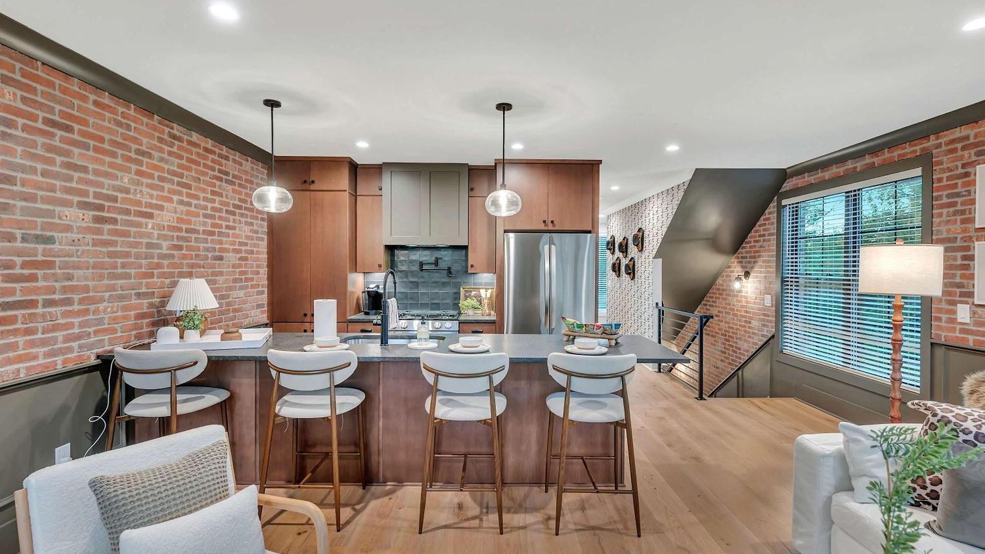 New 2 Luxe Townhomes With Rooftops Sleeps 24 Holiday home