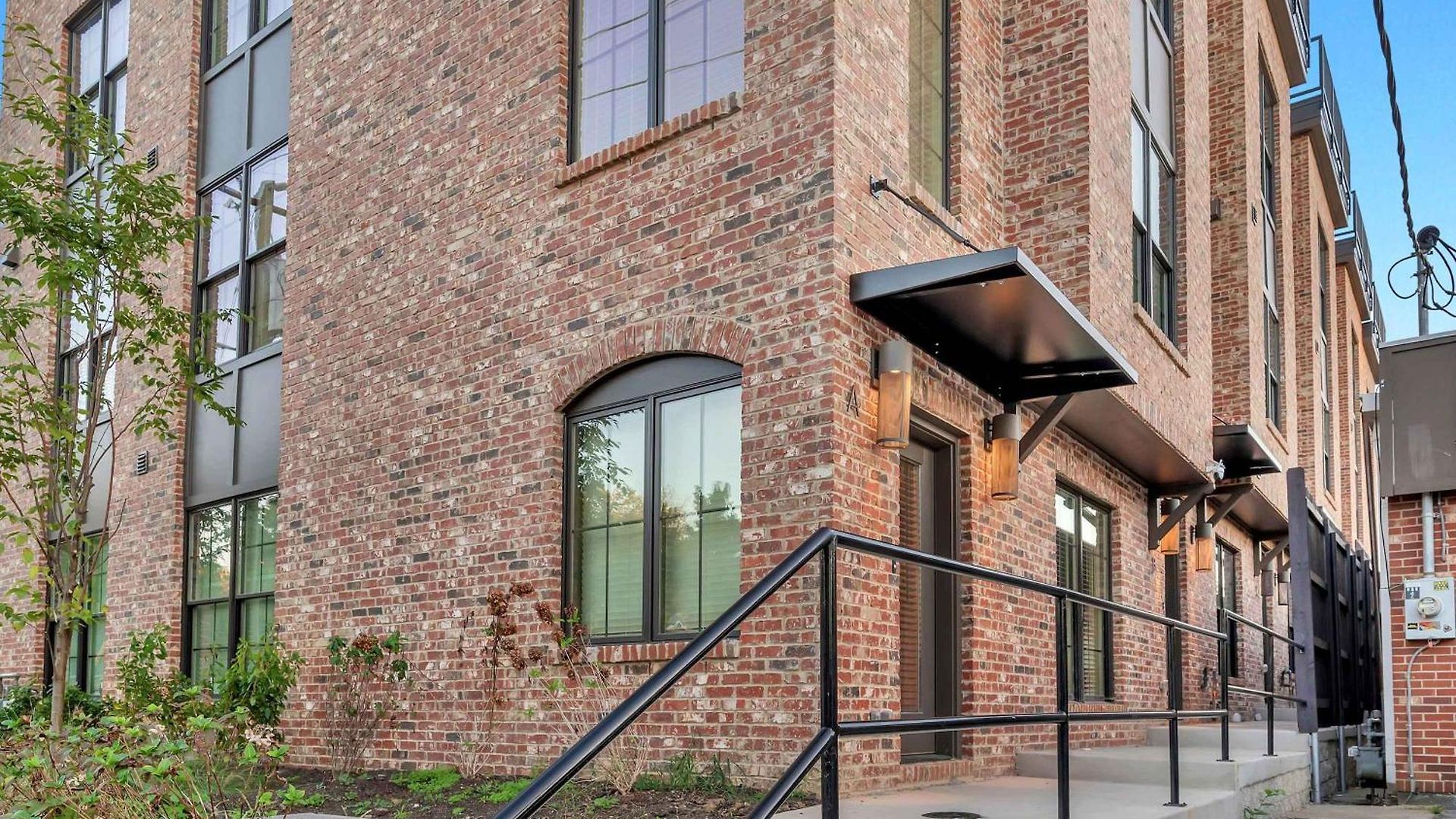 New Bright Modern Townhome With Rooftop & Garage Holiday home