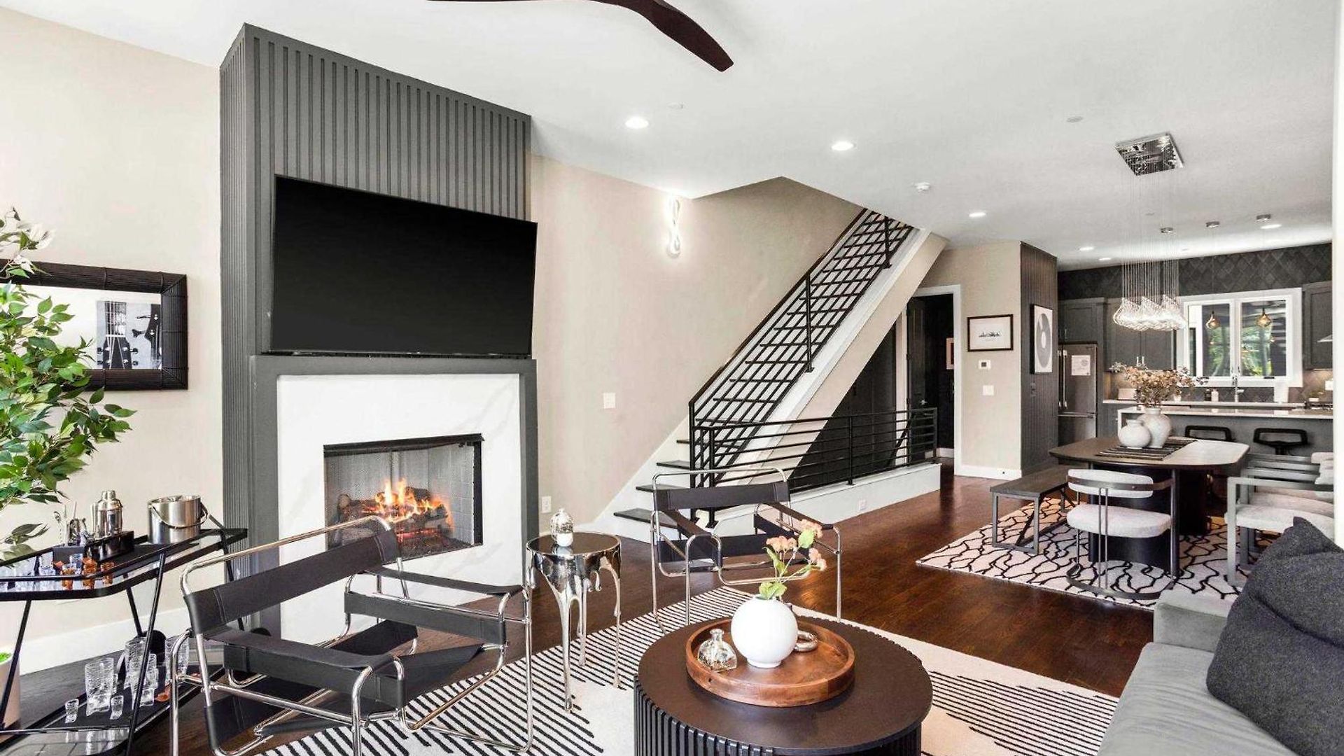 Holiday home 2 Adjacent Luxury Homes Rooftop Decks & Game *