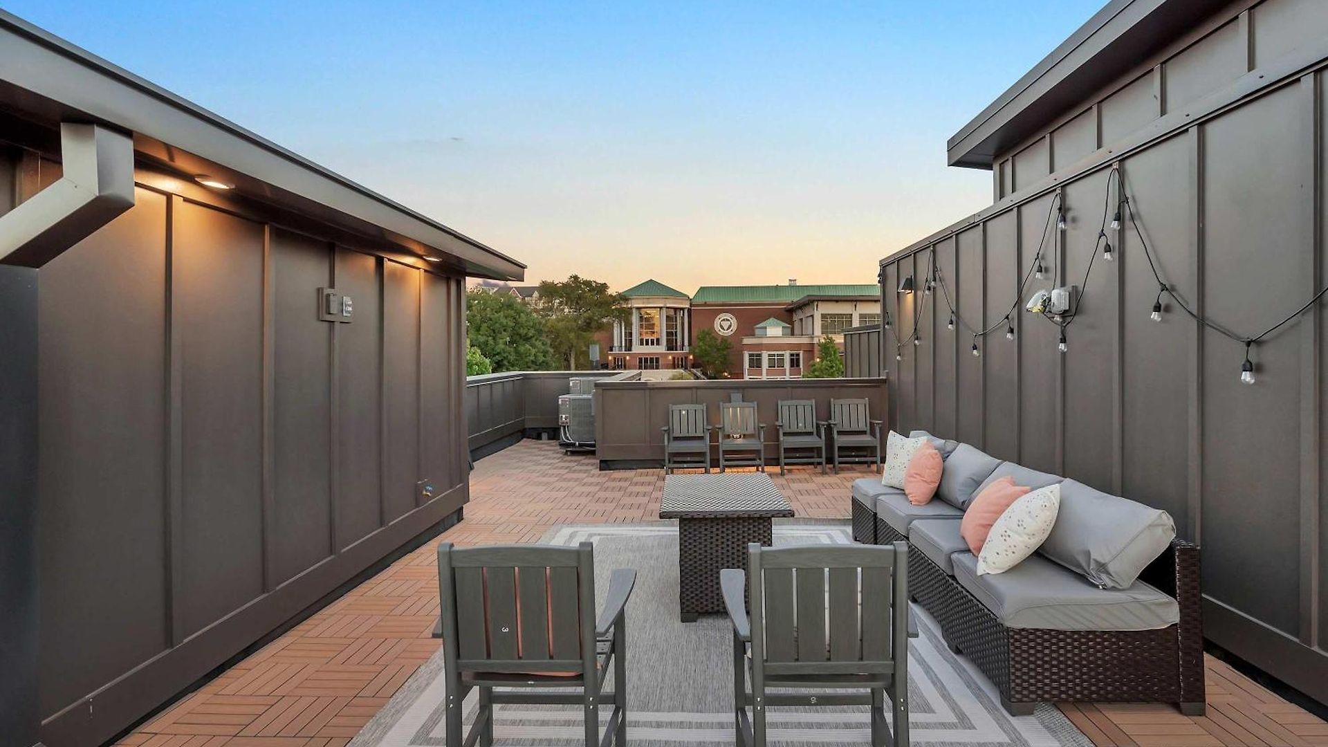 New 2 Luxe Townhomes With Rooftops Sleeps 24