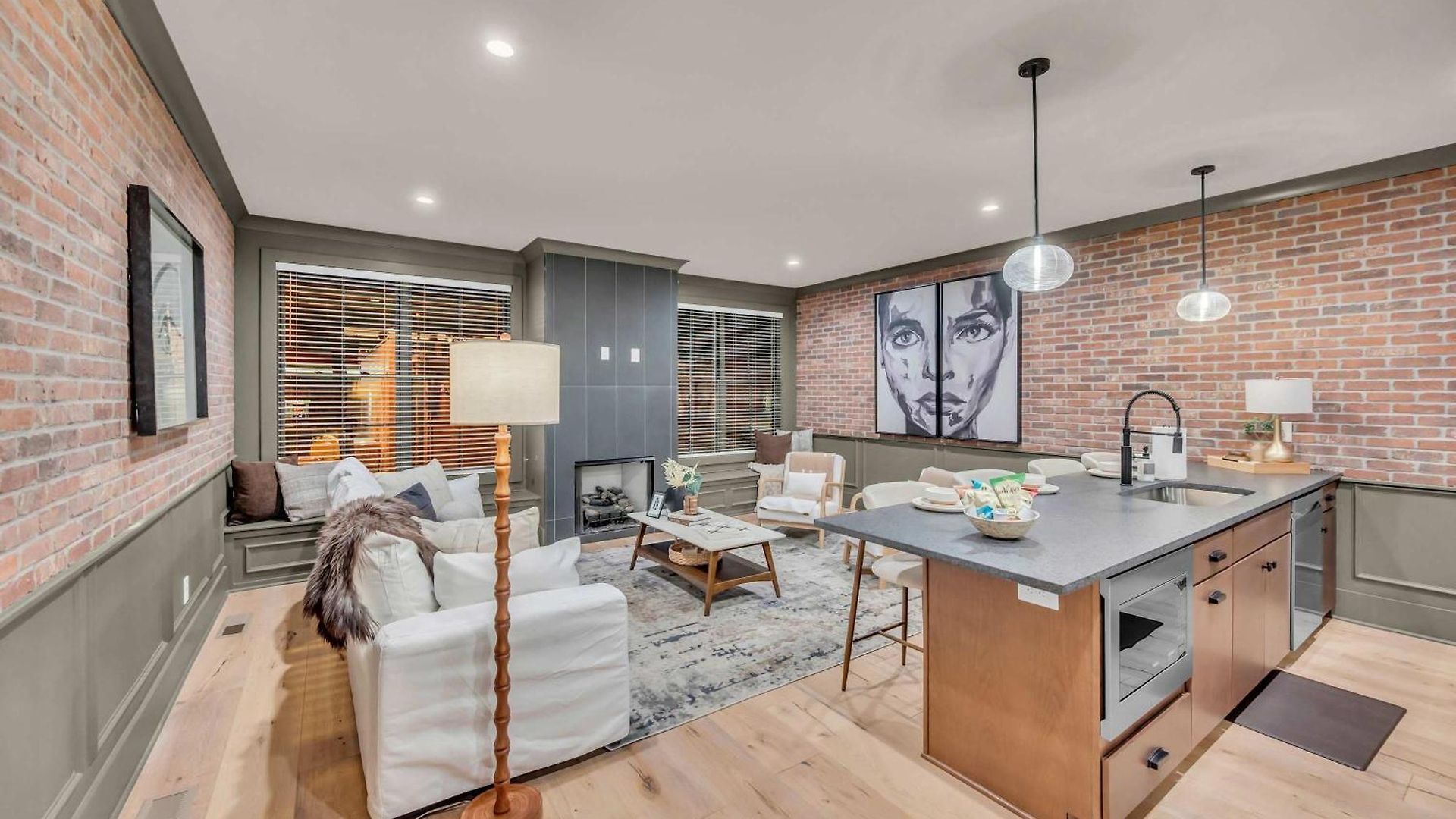 New 2 Luxe Townhomes With Rooftops Sleeps 24