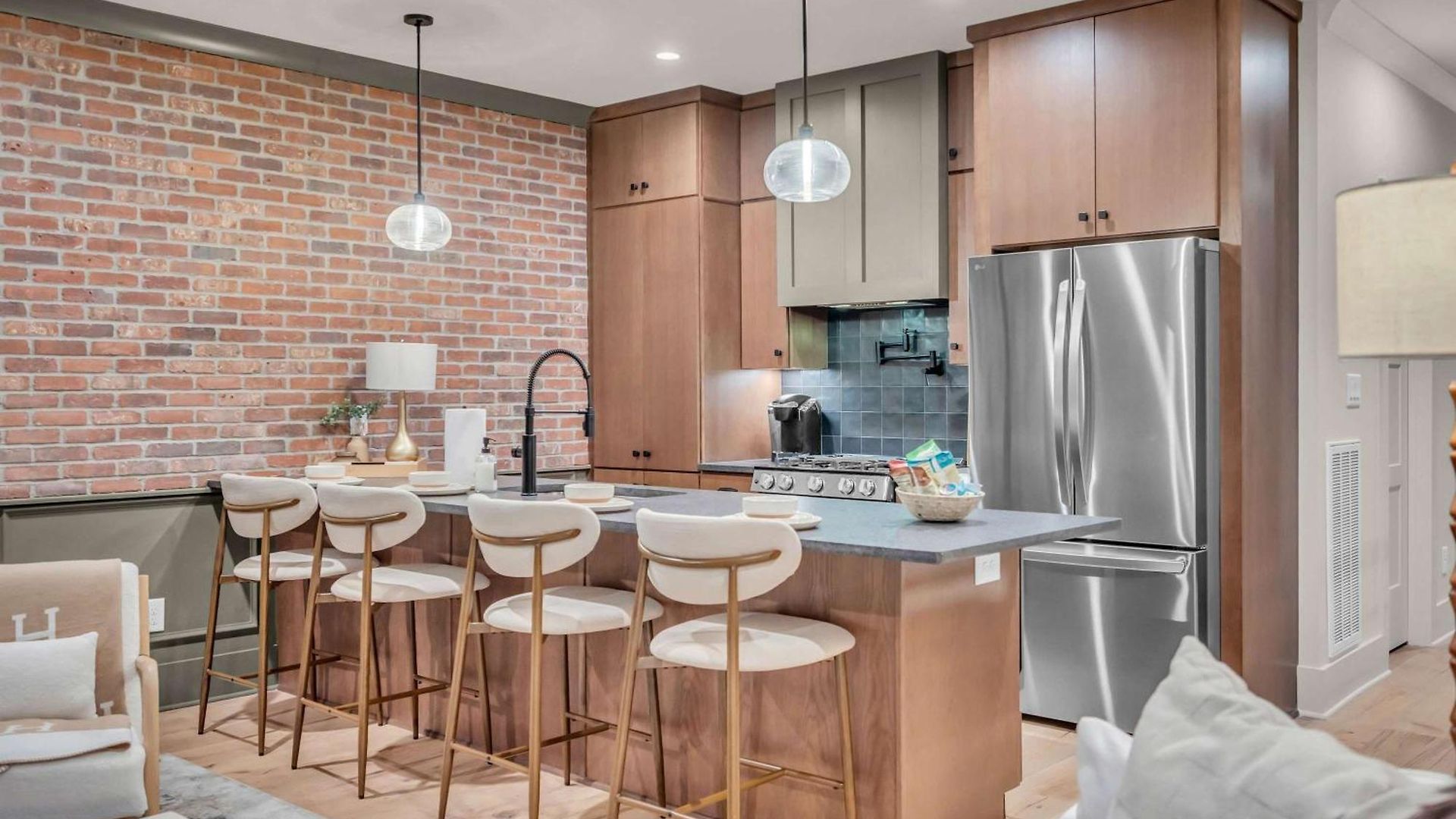 New 2 Luxe Townhomes With Rooftops Sleeps 24 Holiday home