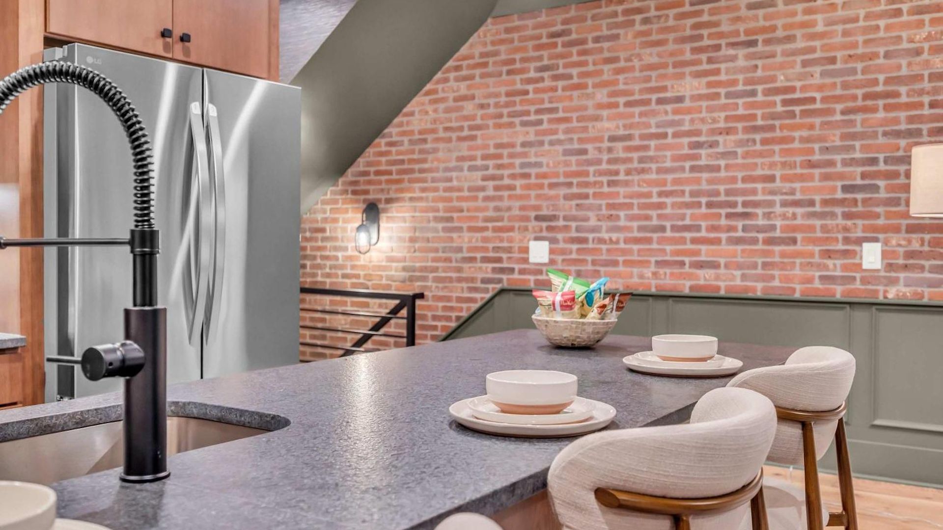 New 2 Luxe Townhomes With Rooftops Sleeps 24 Holiday home *