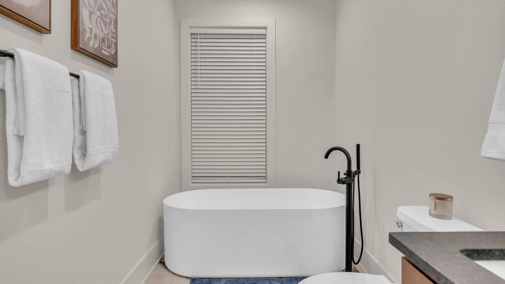 New 2 Luxe Townhomes With Rooftops Sleeps 24 Holiday home Nashville