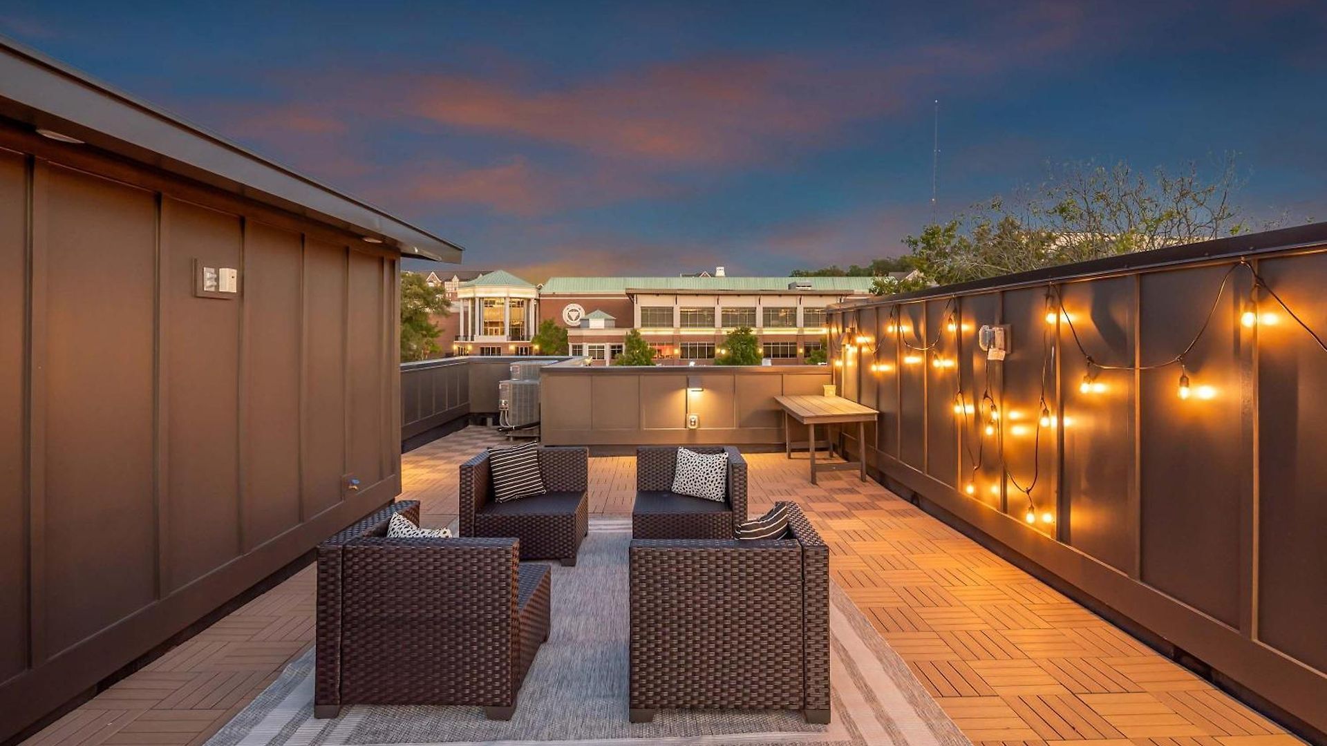 Holiday home New 2 Luxe Townhomes With Rooftops Sleeps 24