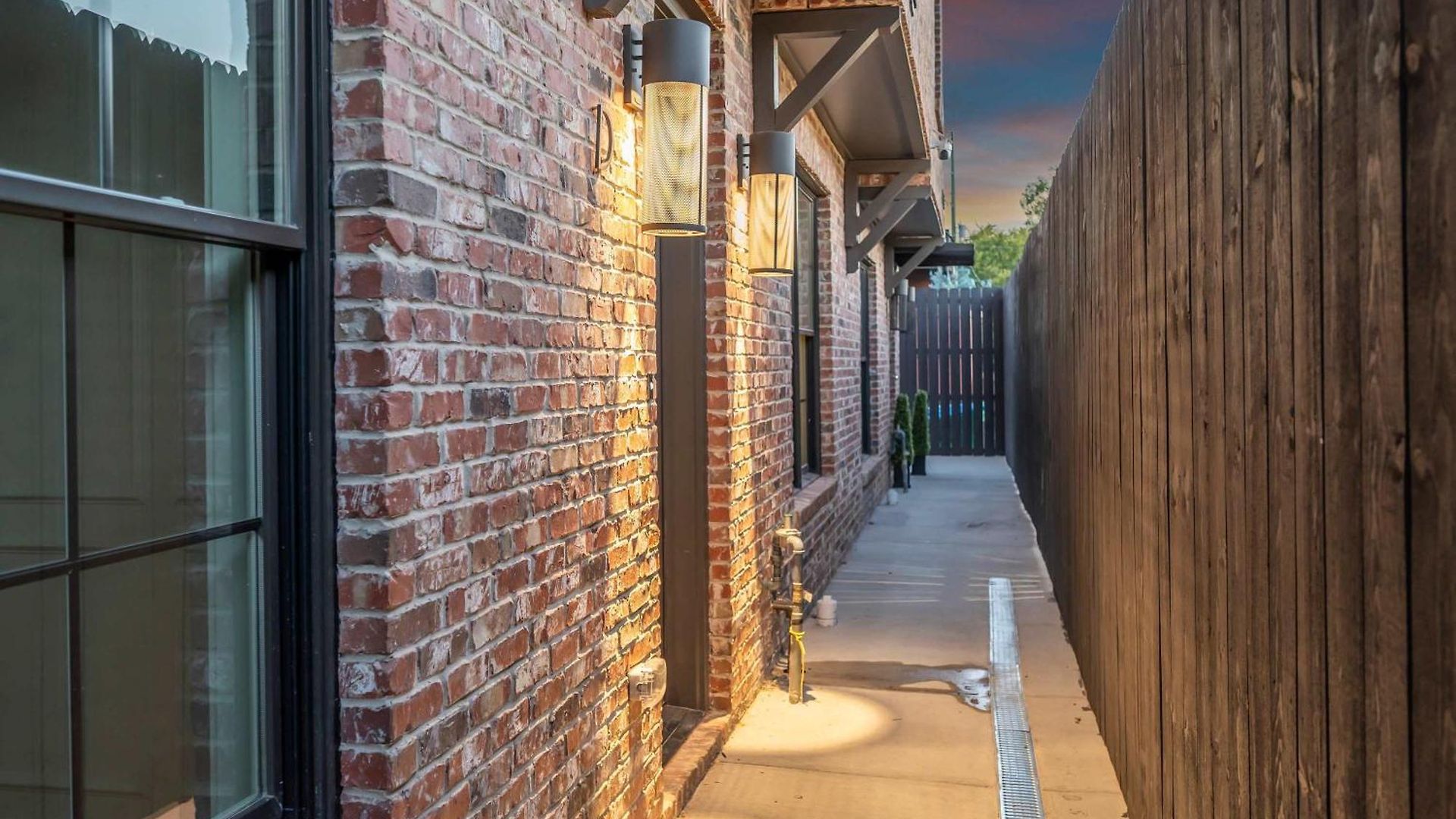 Holiday home New 2 Luxe Townhomes With Rooftops Sleeps 24