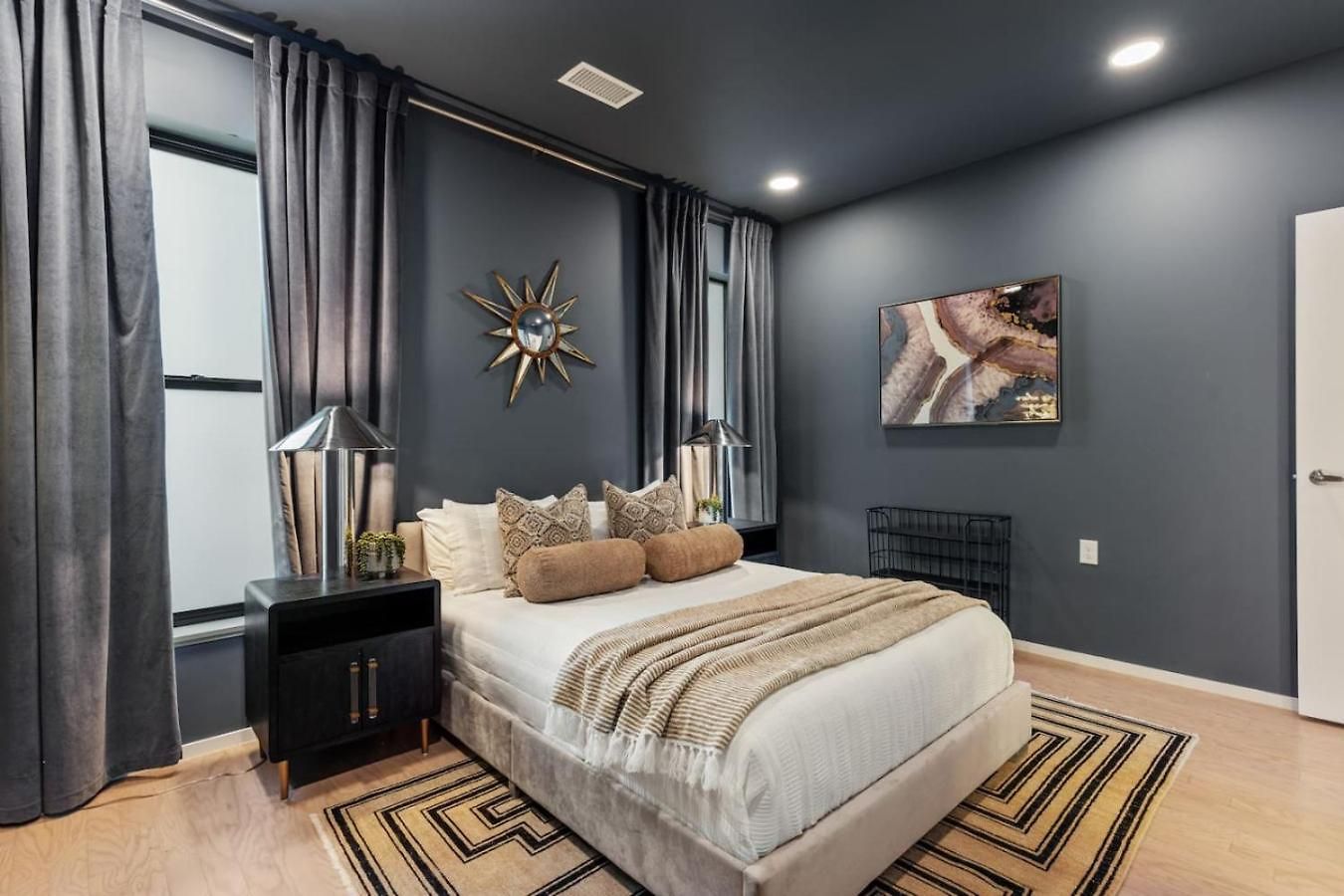 Lovely River View Walk To Downtown Has Garage And Balcony Apartment Nashville