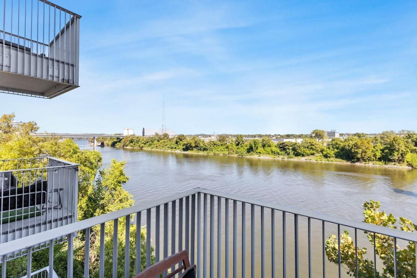 Apartment Lovely River View Walk To Downtown Has Garage And Balcony Nashville
