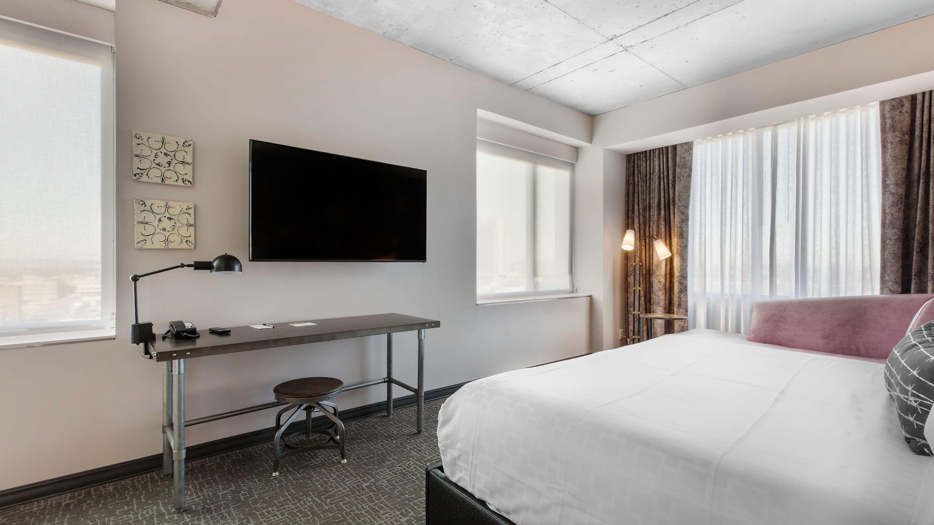 Cambria Downtown 4*